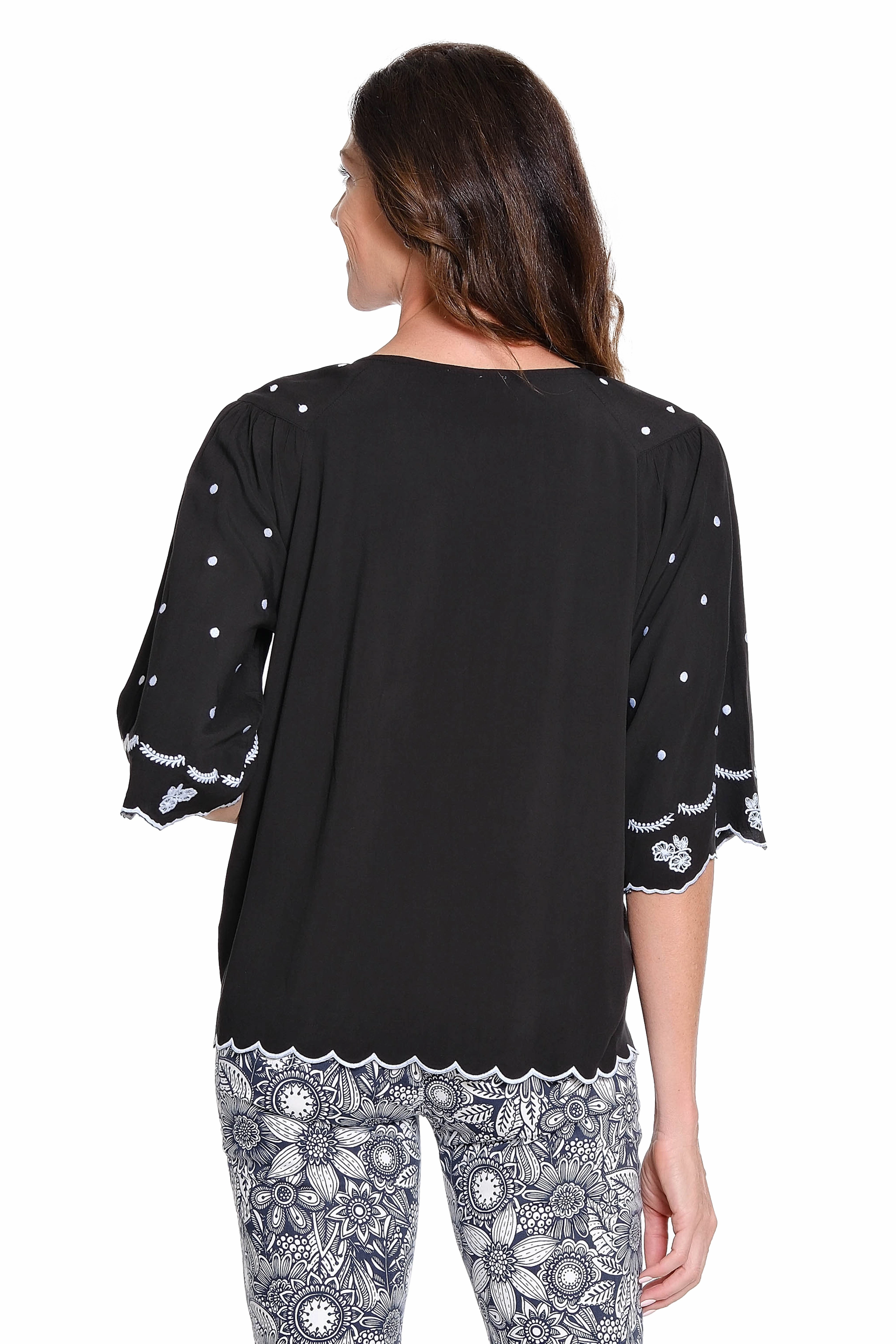 Scallop Edge Popover ?C Black SlimFitAdaptation NonRestrictive Armholes