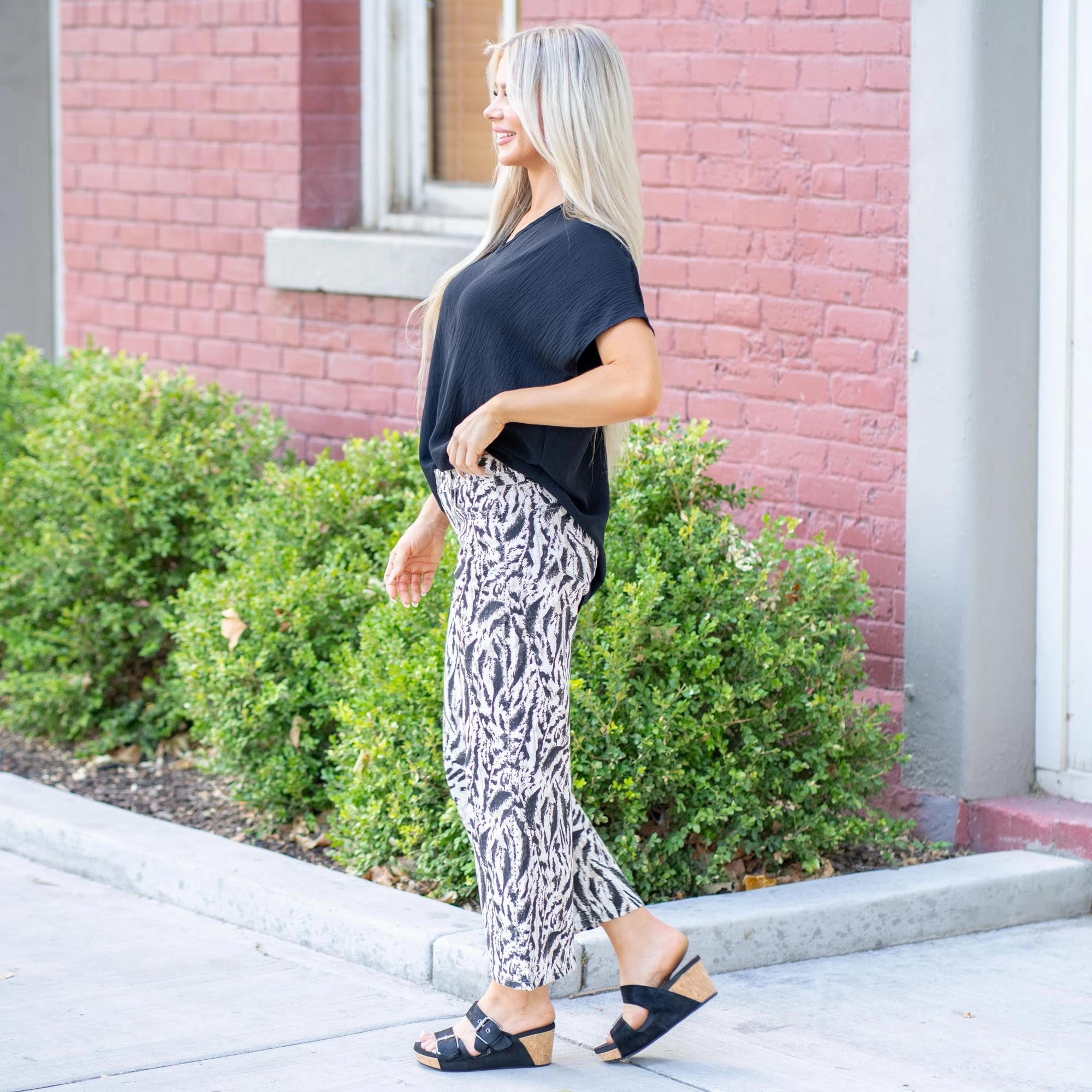 KanCan Alonso Mid Rise Printed Crop Wide Leg Jeans Beige Wash Casual Energy