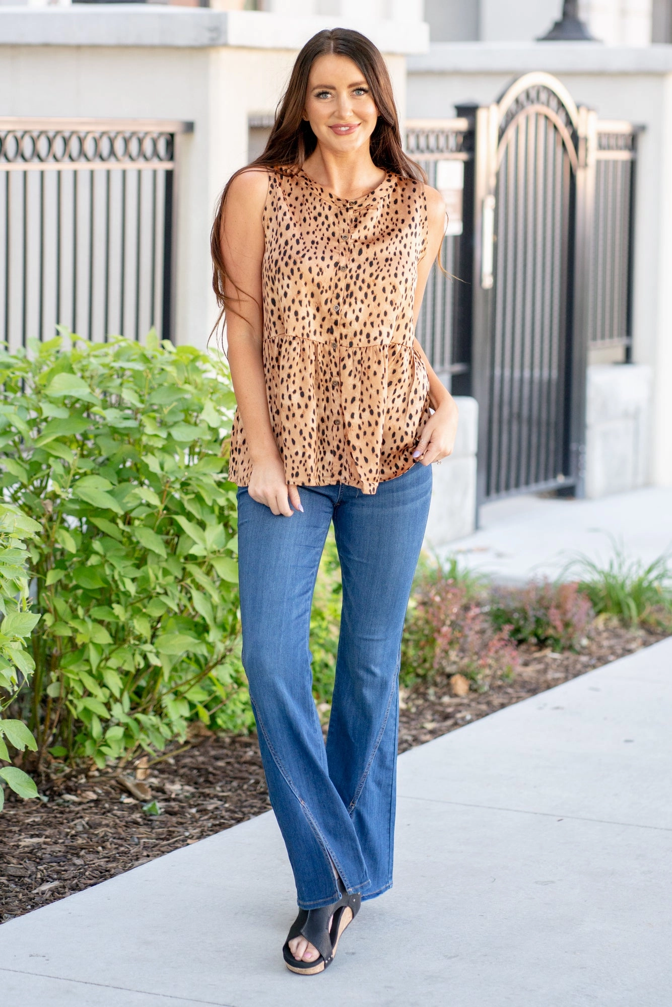 Fitted Shape Cruise Collection Leopard Sleeveless Blouse - Camel