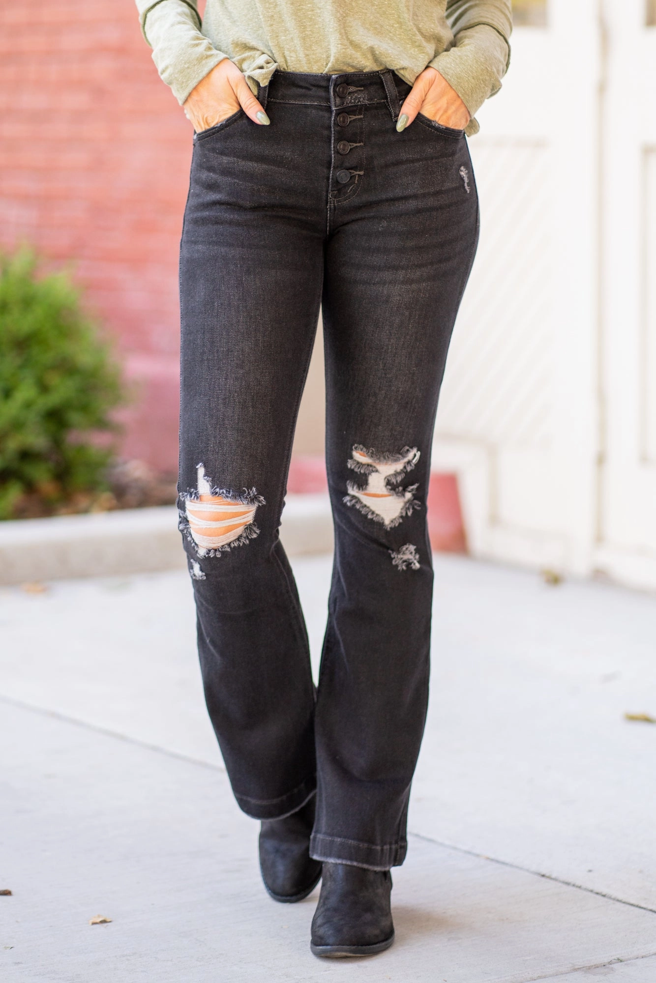 Slim Modern Seasonless wear Highland Park Mid Rise Button Fly Flare