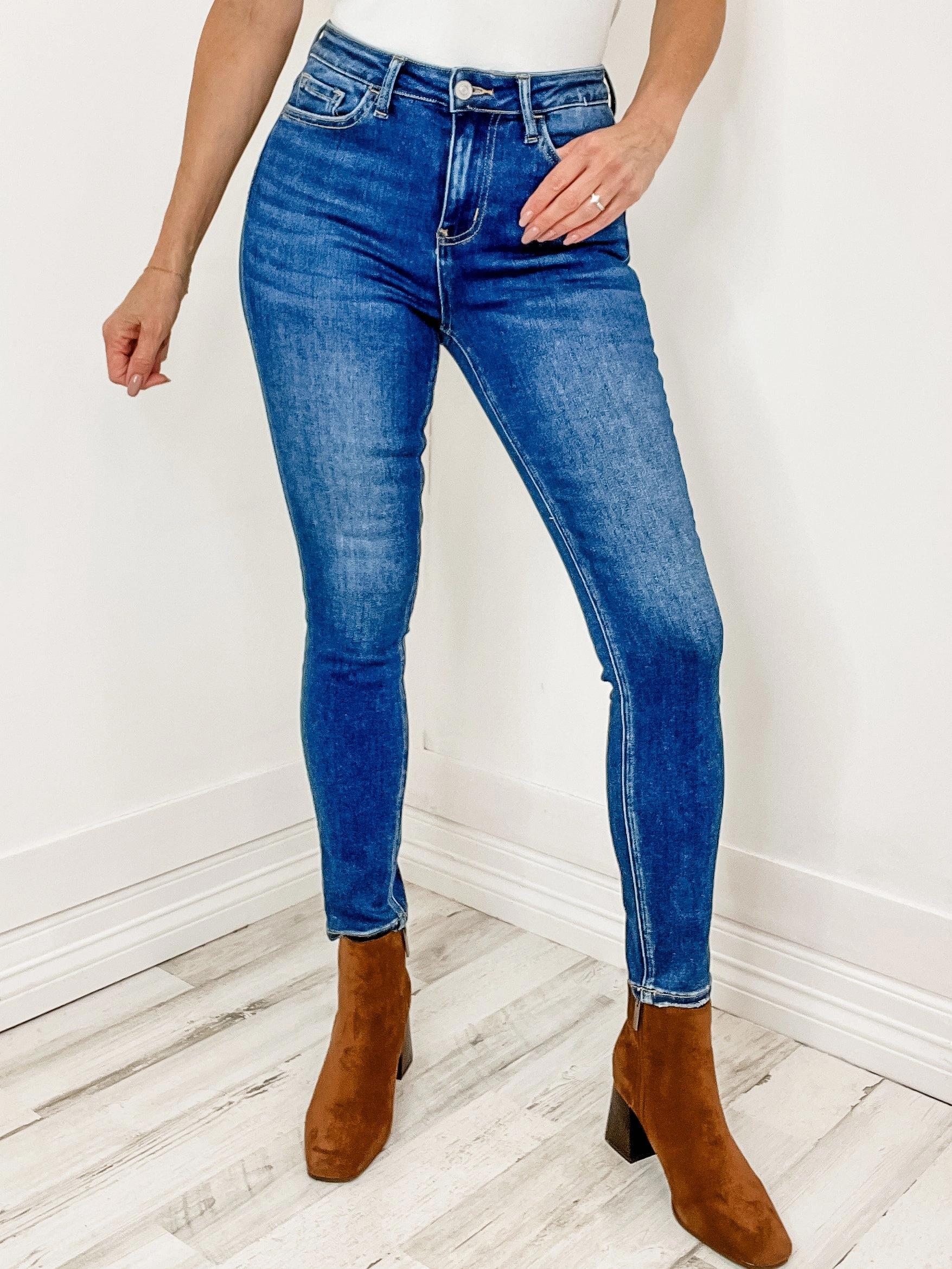 Vervet "Alyssa" High Rise Ankle Skinny Jean - No Distressing Holiday Vibes Stretch