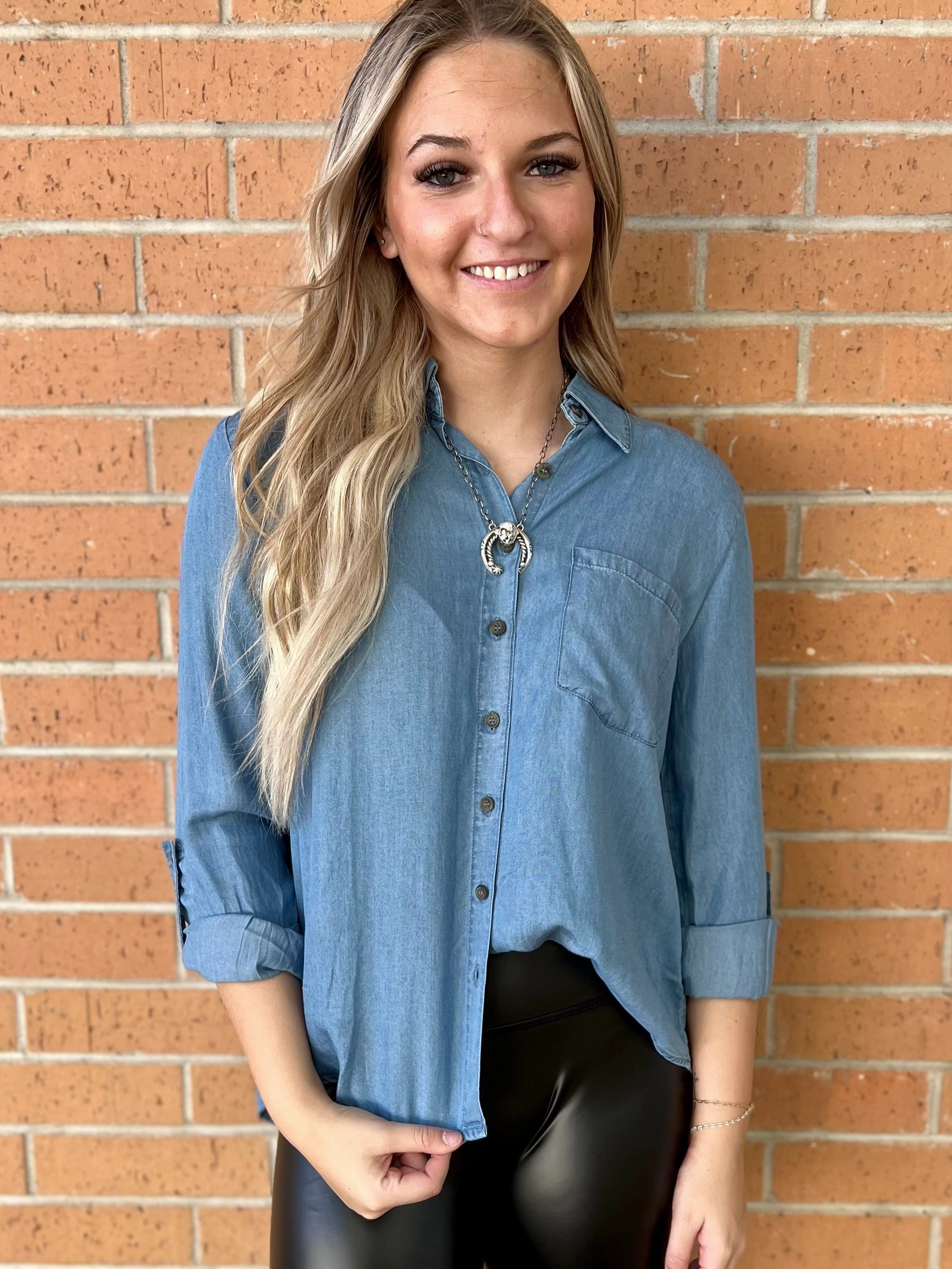 SweatGuard Lining Chambray Rolled Tab Sleeve Top*