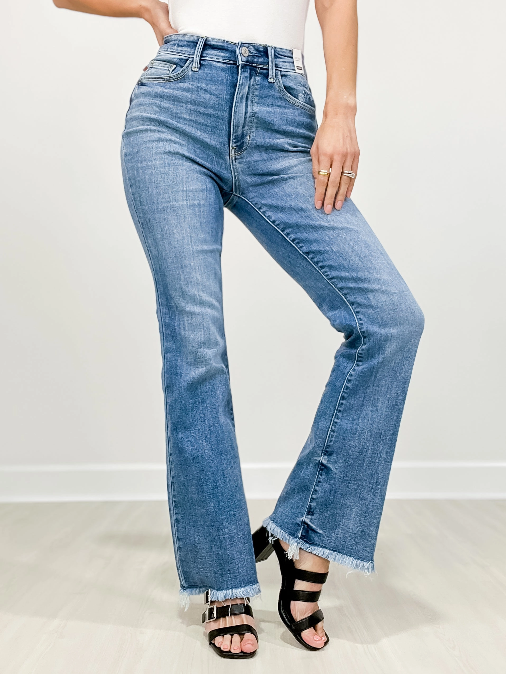 Judy Blue YOU SPIN ME Hi-Rise Bootcut with Frayed Hem Jeans Festival Outfit Minimalist Style City Walk Autumn Days Lightweight