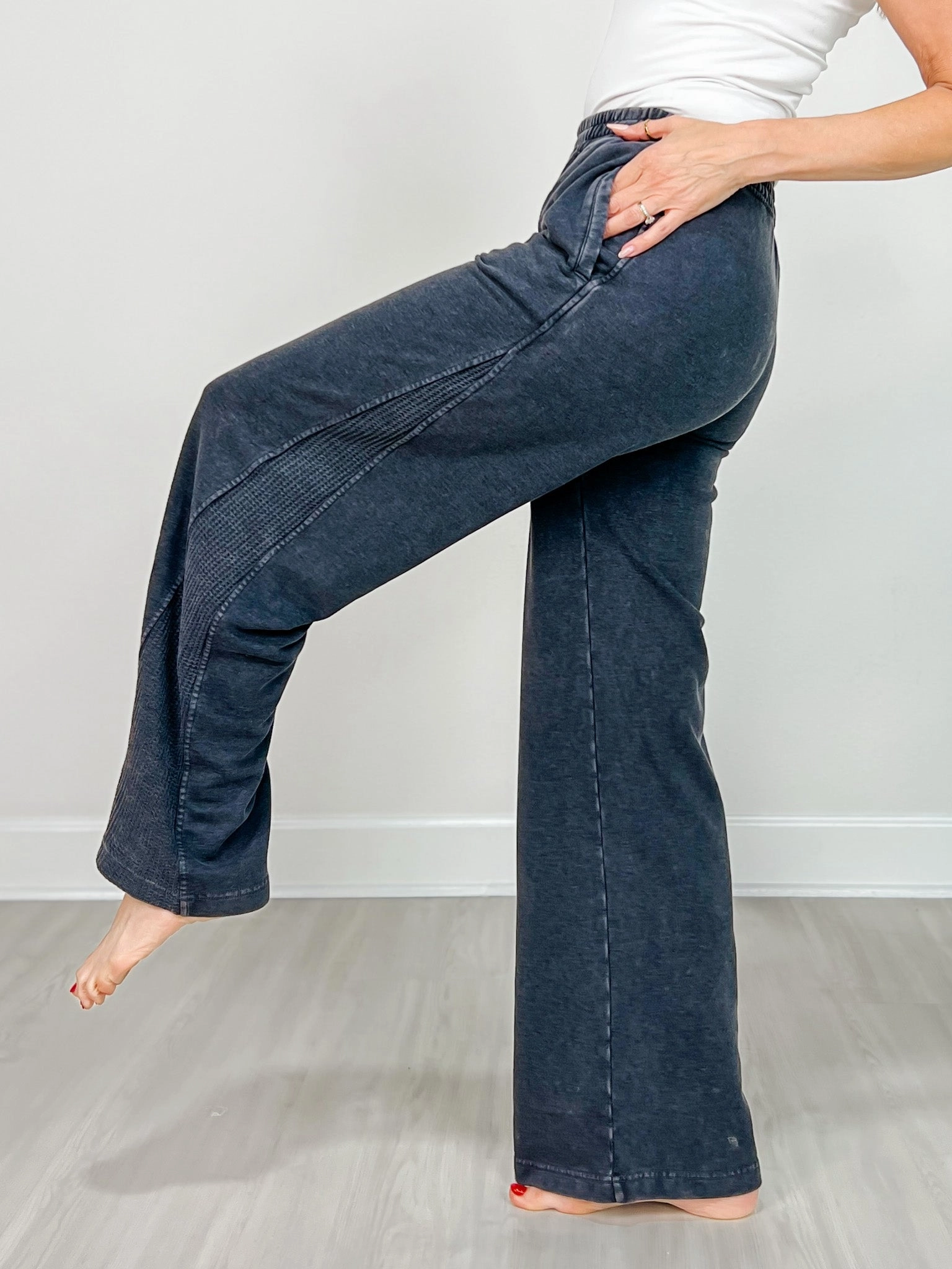Mineral Washed Wide Leg Pant with Pockets in Black EcoFriendlyMaterial