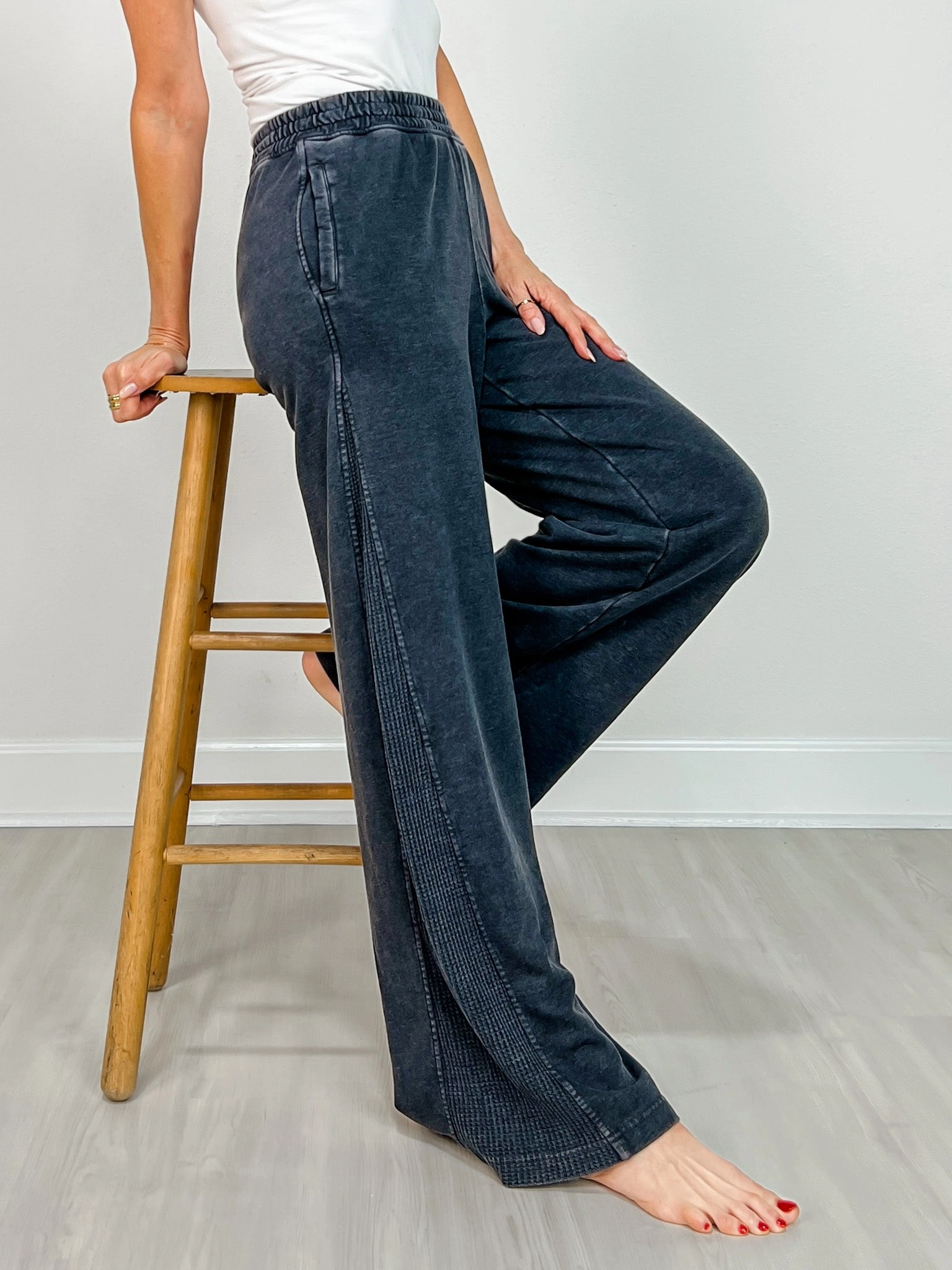 Street Utility Mineral Washed Wide Leg Pant with Pockets in Black