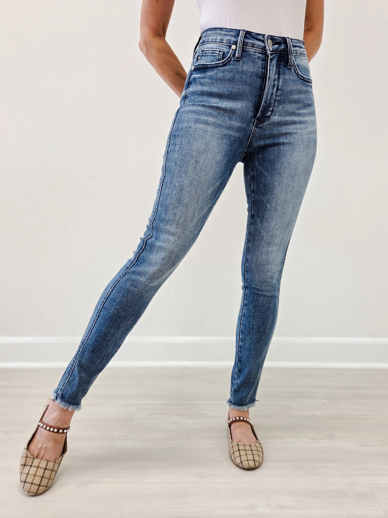 Judy Blue OPHELIA Hi-Rise Tummy Control Skinny Jeans Neutral Outfit City Walk Smooth