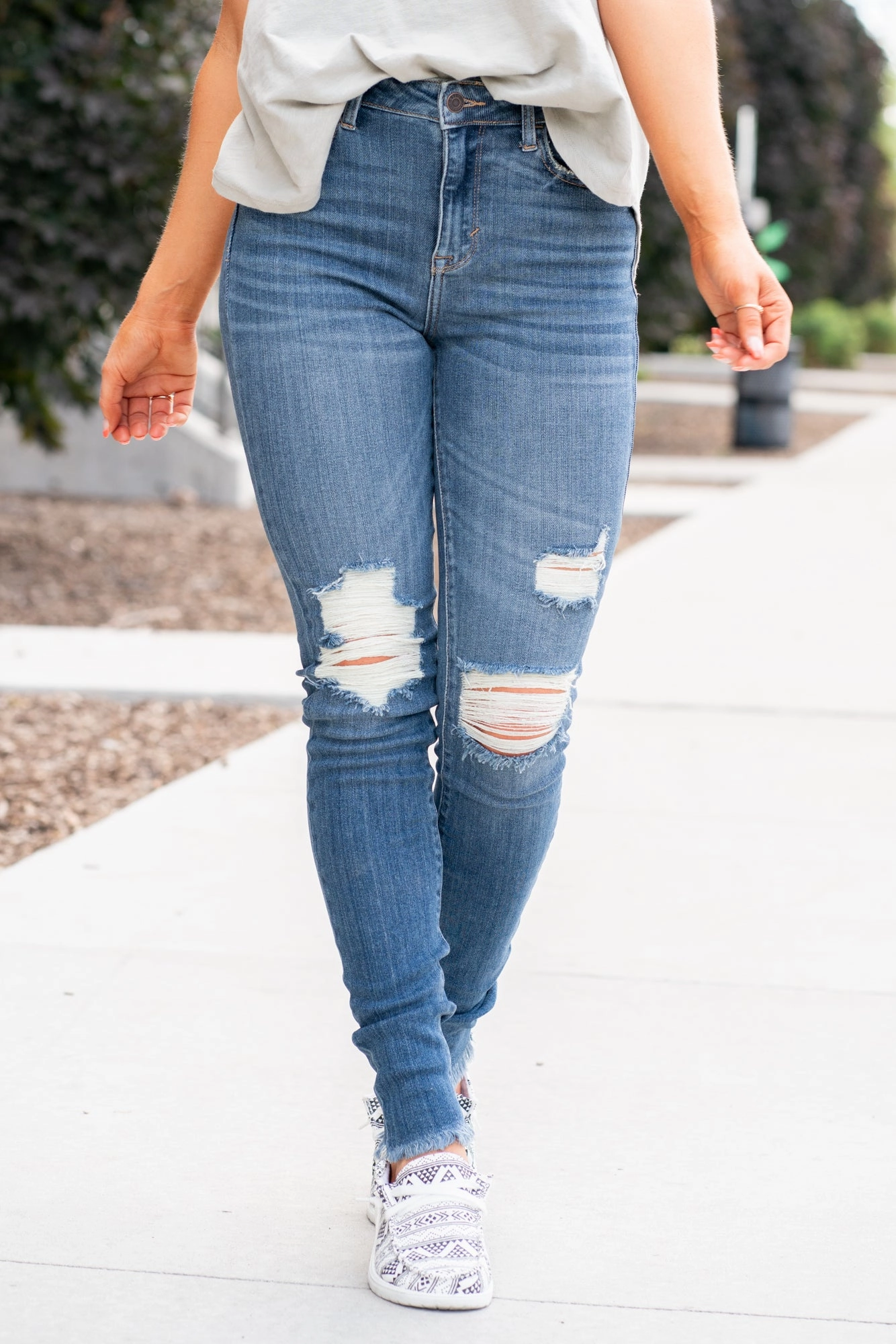 32" Inseam High Rise Fray Hem Skinny All Season