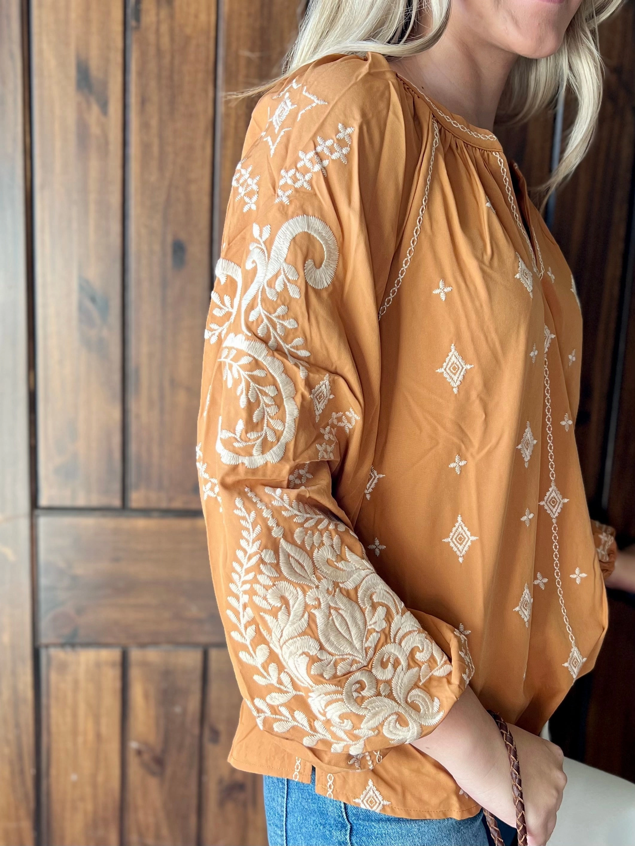 Embroidered Sunrise Top* Odor Resistant