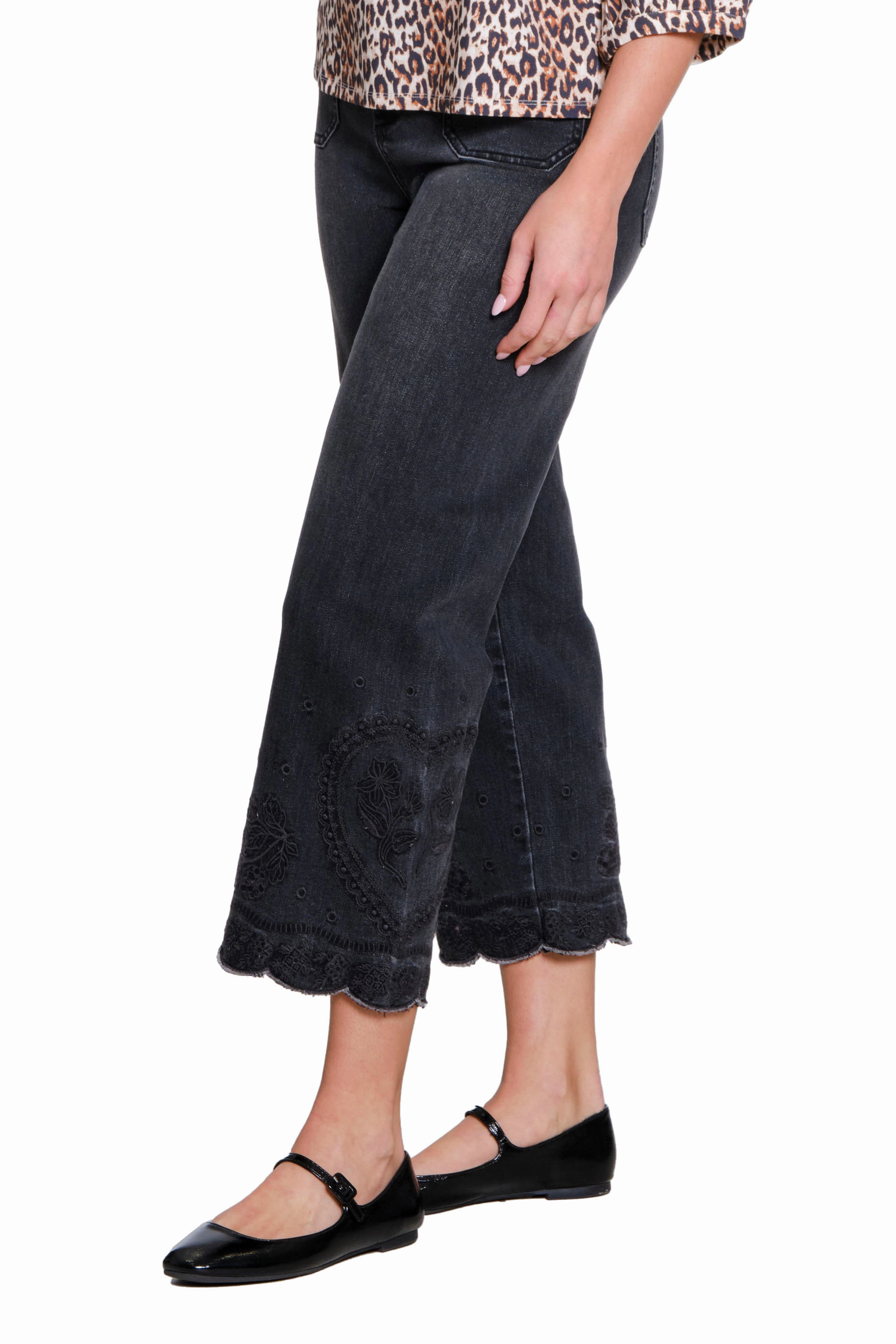 Boho chic Embroidered Wide Leg Crop Jean ?C Black Denim