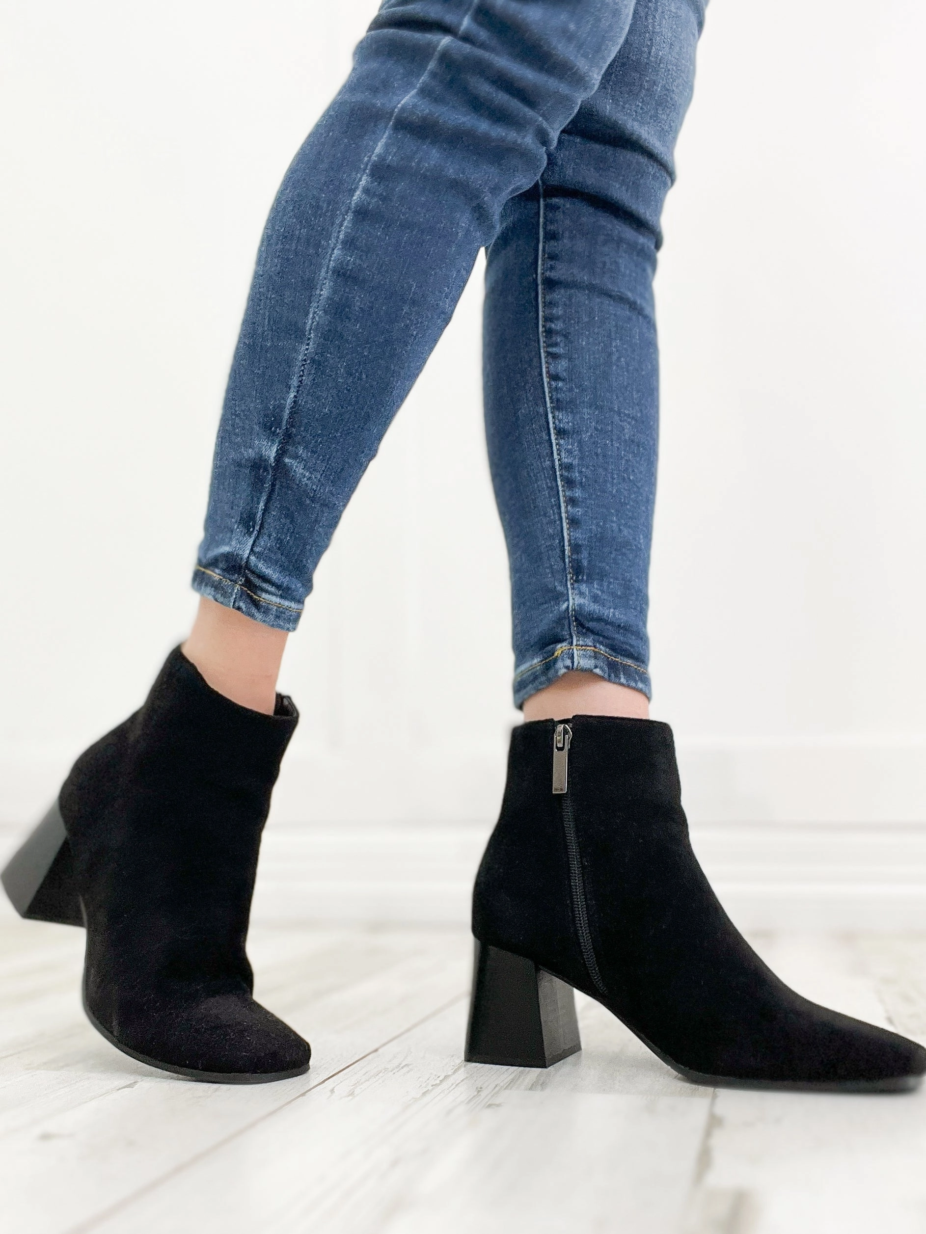 Judy Blue "Bethany" Mid-Rise Skinny Jean Relaxed Waist Fit