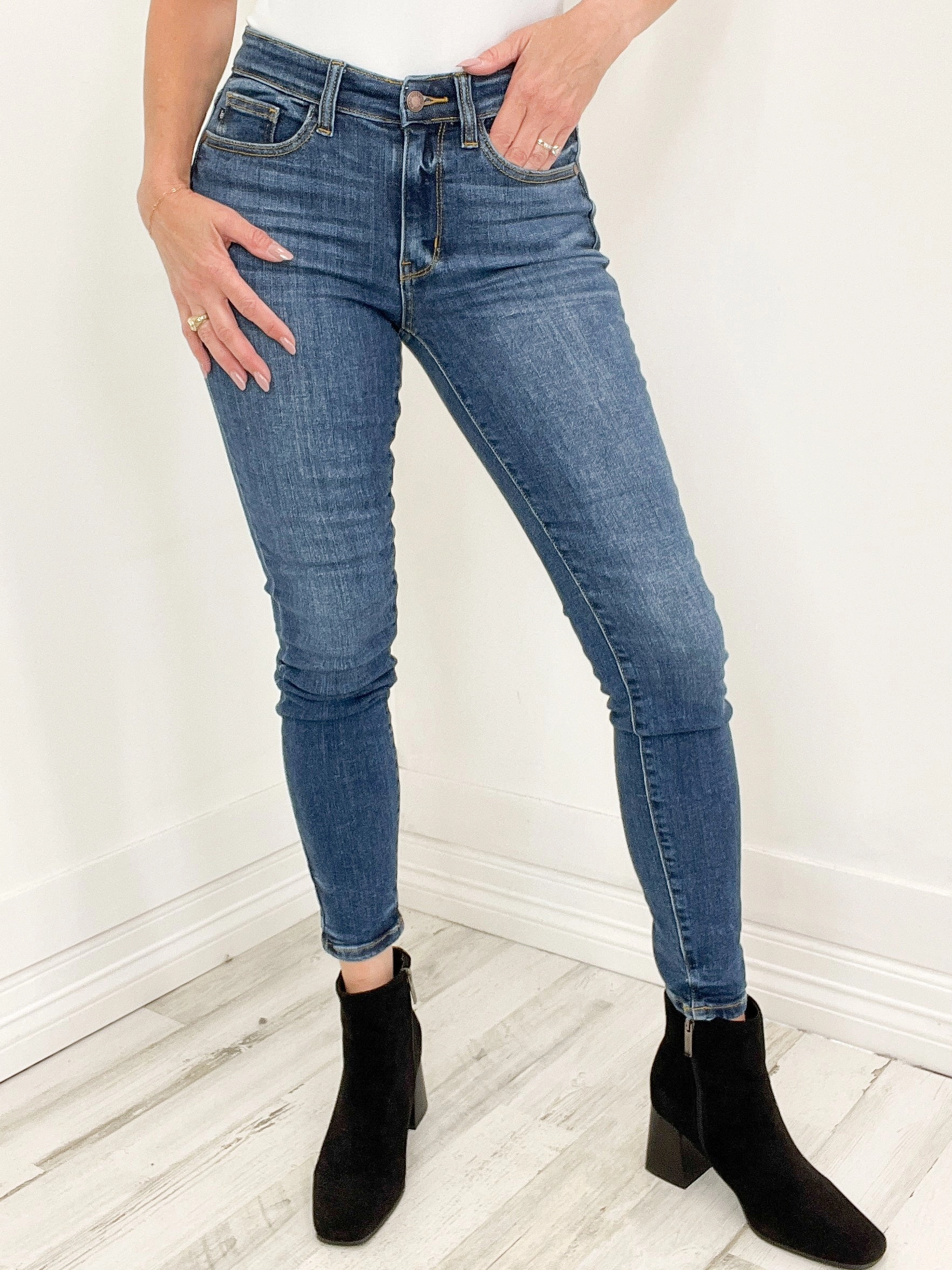 Judy Blue "Bethany" Mid-Rise Skinny Jean Breathable Work Meeting Relaxed Style Unisex Wear Elegant Vintage Lover