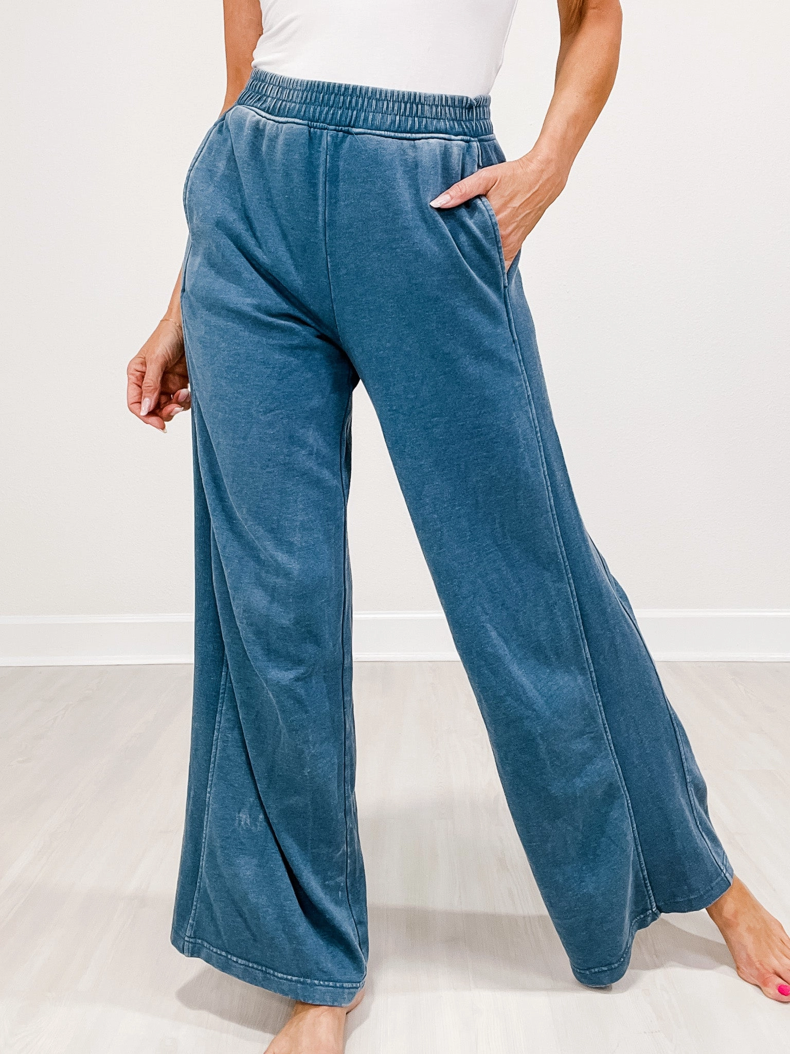 Flex Fit Design Elastic Waist Mineral Wash Wide Leg Pants with Side Pockets
