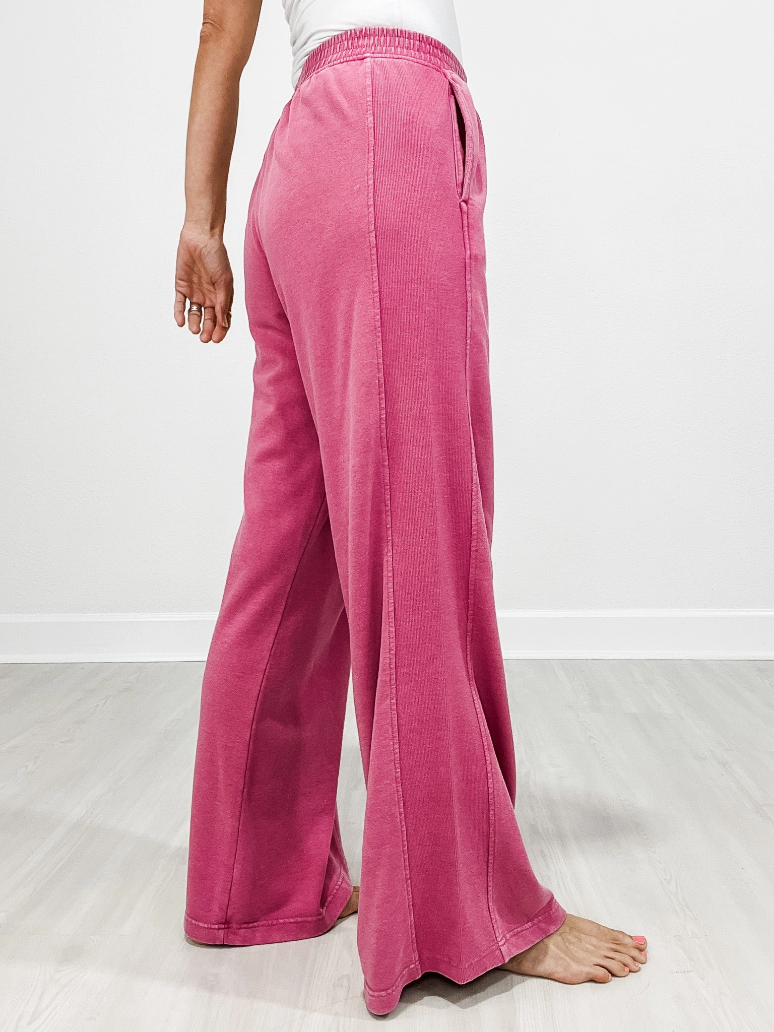 Elastic Waist Mineral Wash Wide Leg Pants with Side Pockets Slim Shape Anti Snag Fabric