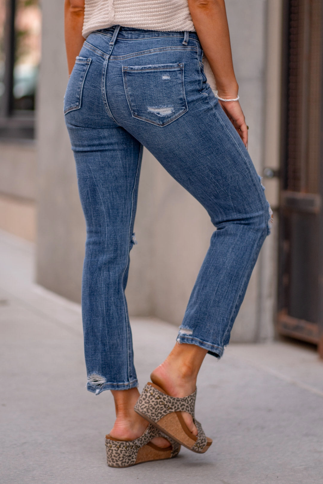 Couple Look Athlete Fit Festival Outfit All Fit Design Providence Mid Rise Distressed Crop Slim Straight Jeans