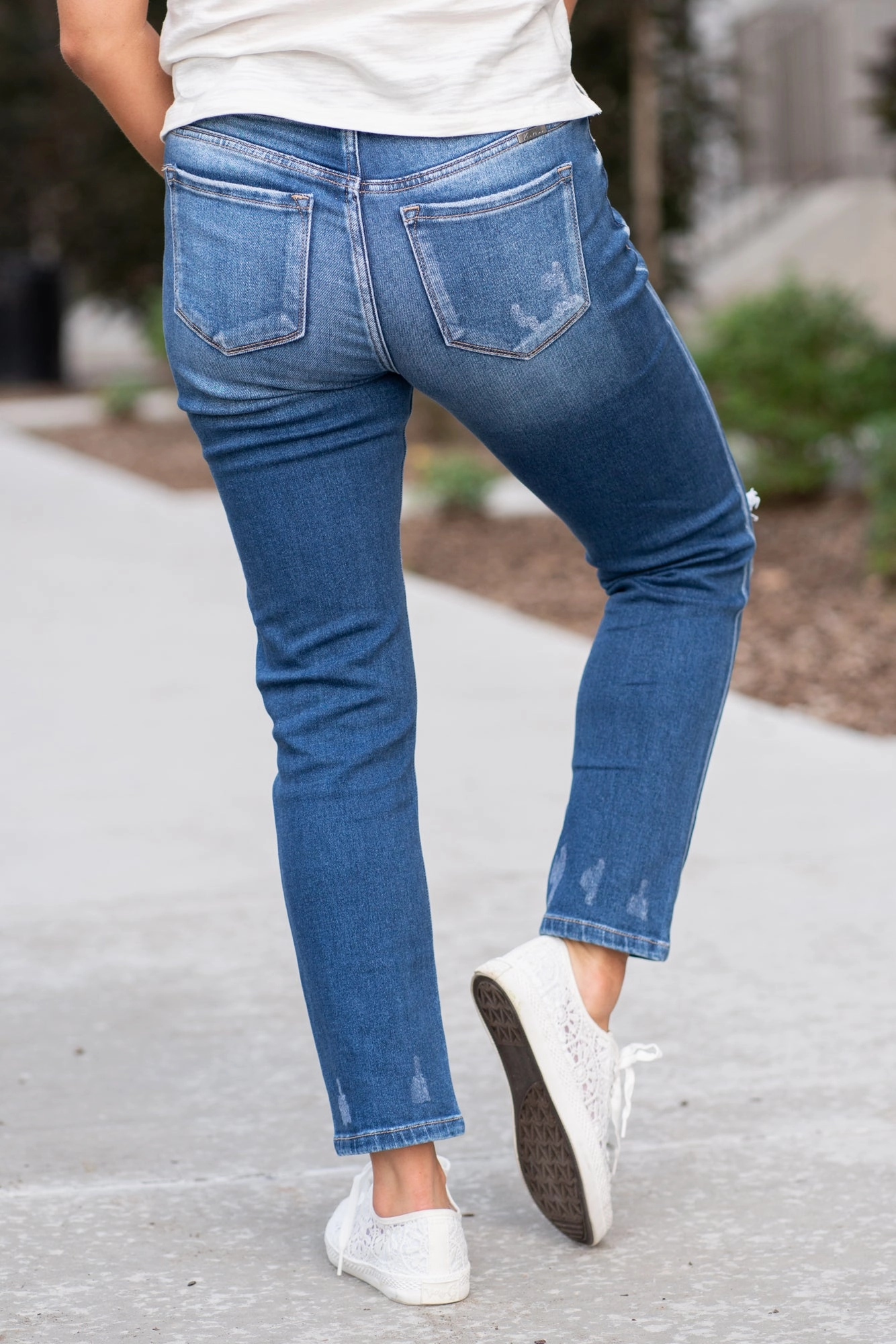 Sandblasted Details Estes Park High Rise Slim Straight