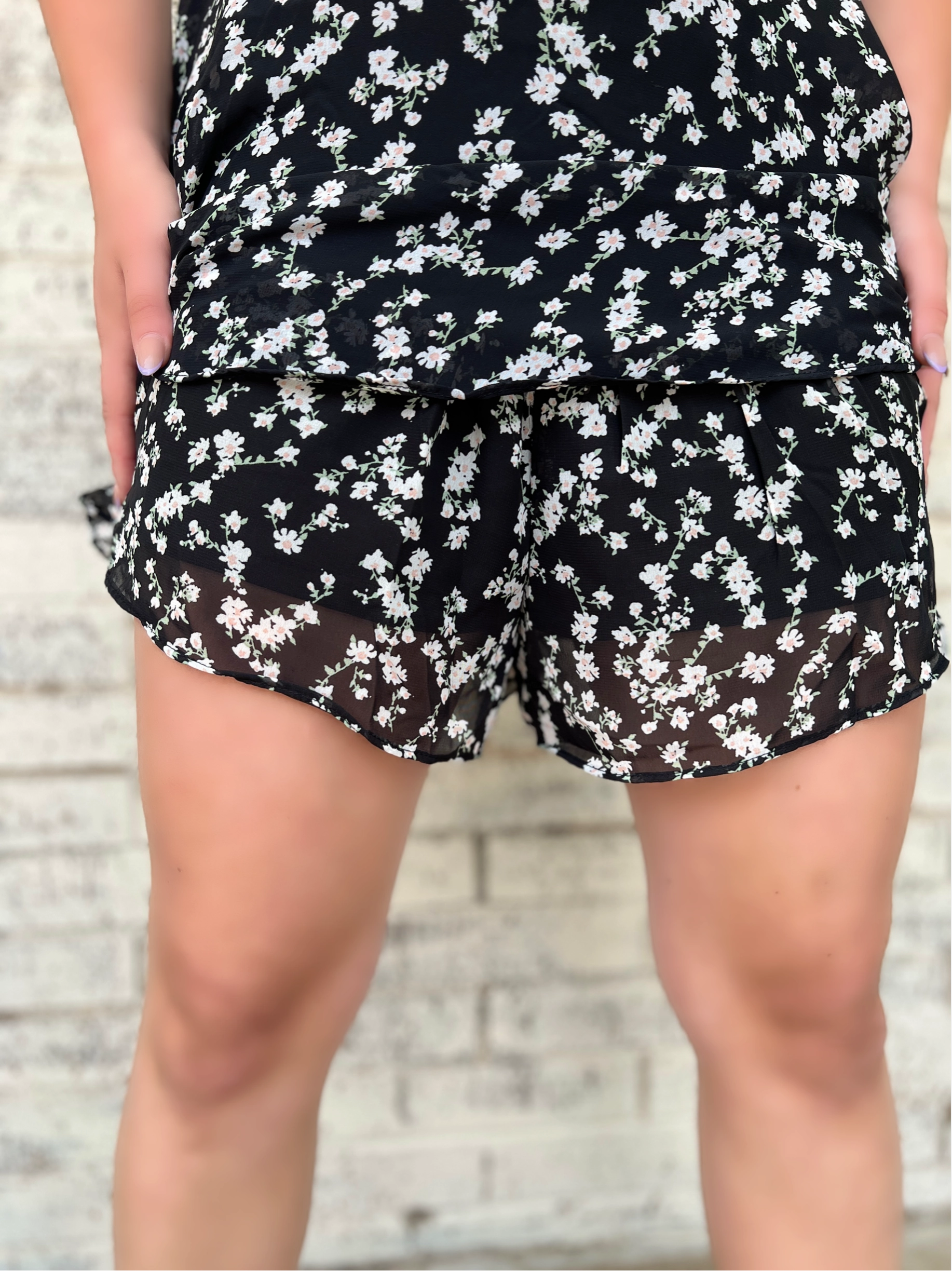 ArticulatedElbowShaping Field Of Daisies Romper*