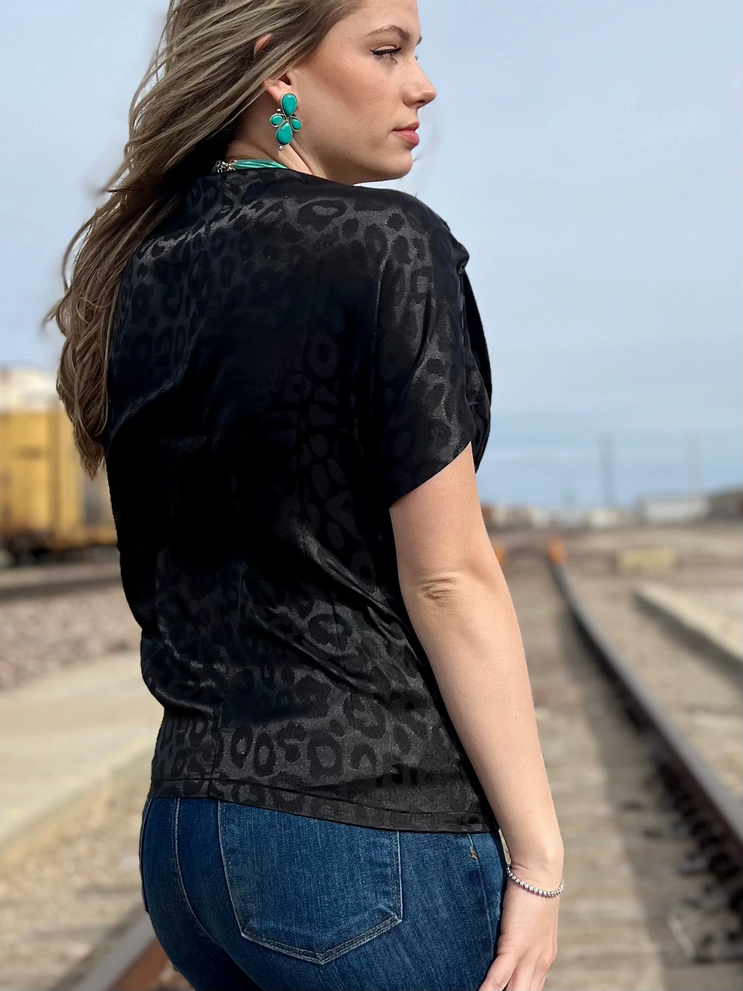 Two Step Black Top High Thread Count Cotton Resilient Fabric Blend