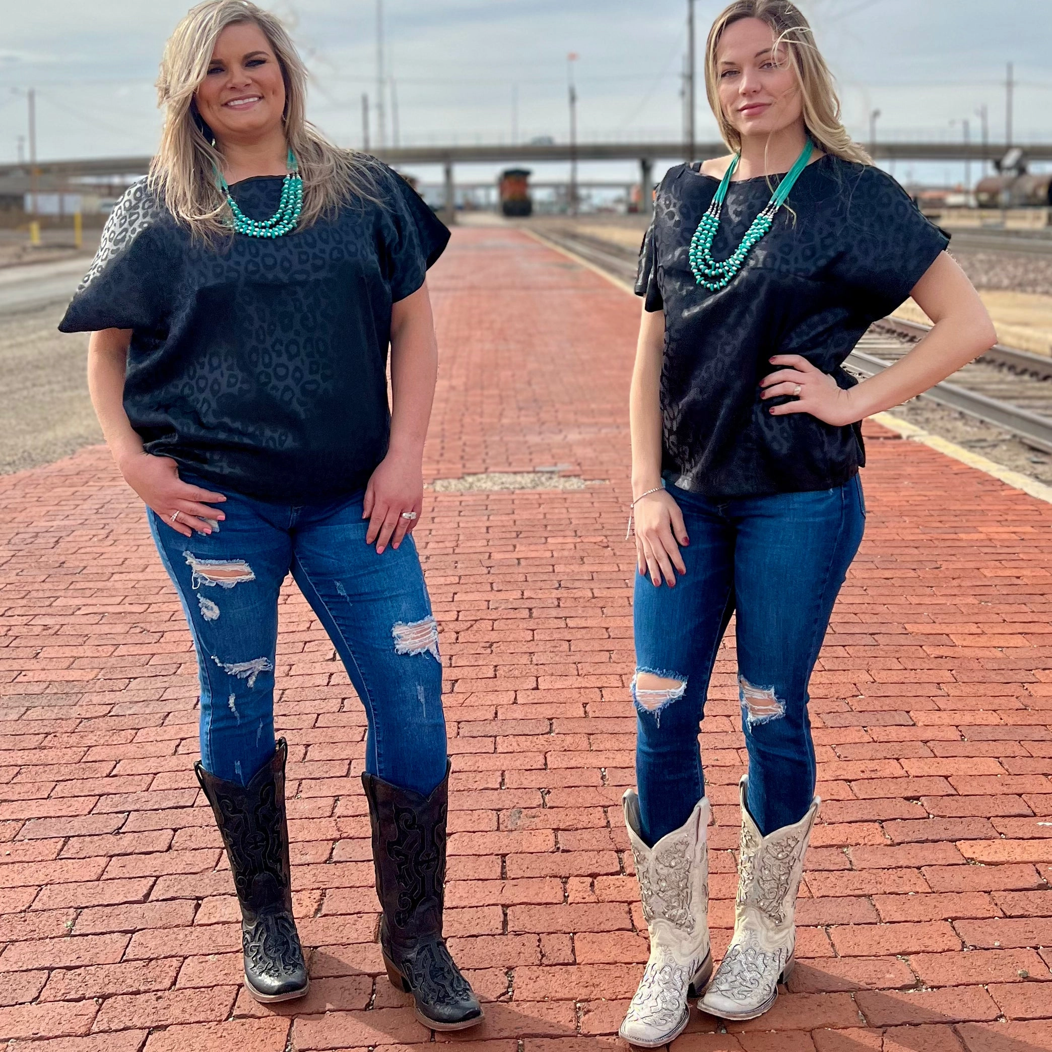 CollapsibleFrame Double Stitched Hems Two Step Black Top