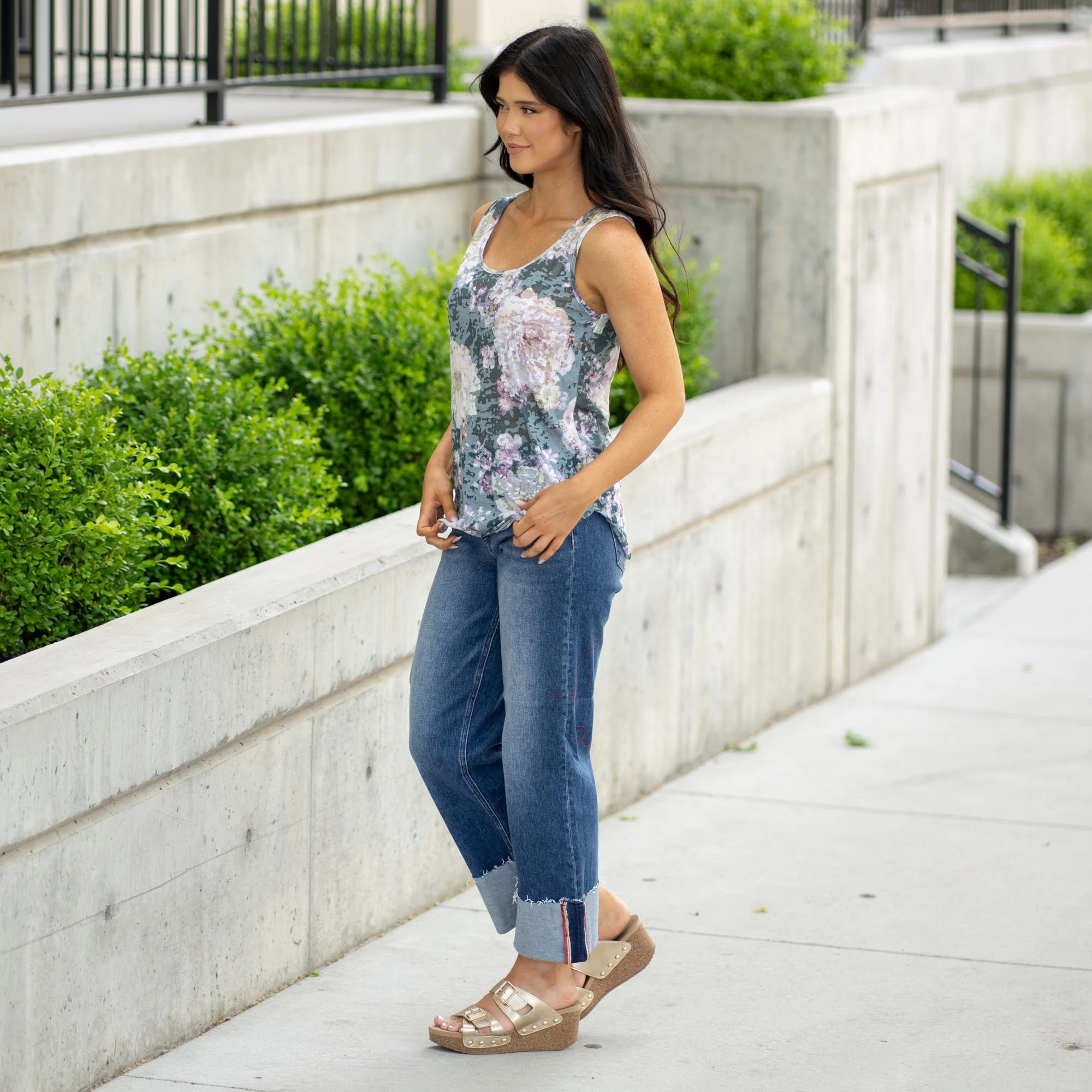 Curved Hemline Animal print wildness Floral Print Burnout Sleeveless Top