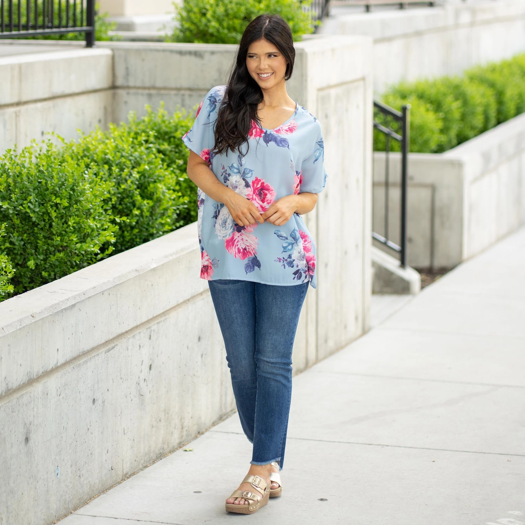 Floral Print Relaxed Woven V Neck Top Athletic Fit layerable