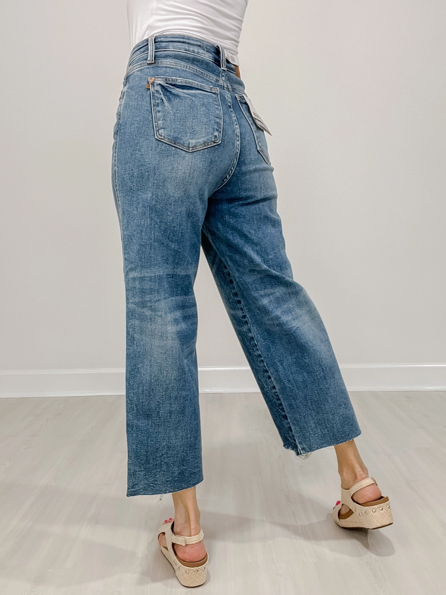 Judy Blue QUEEN OF THE CROP Hi-Waist Cropped Jeans Music Event Smooth Casual Brunch Outfit Traveler Gear