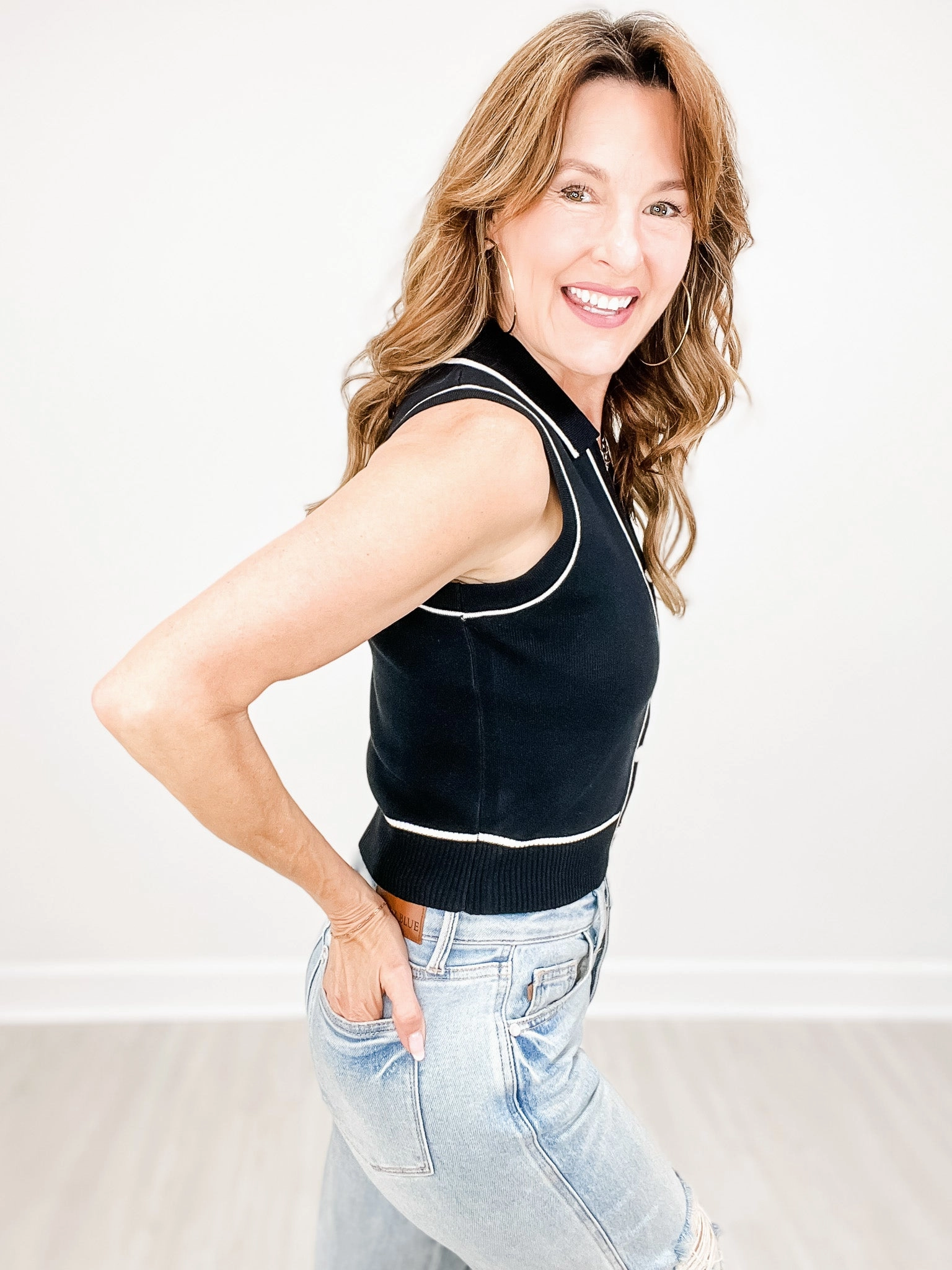 BoxySilhouette Flatlock Stitching Technique Chic Ribbed Button-Down Front Sweater Vest Top