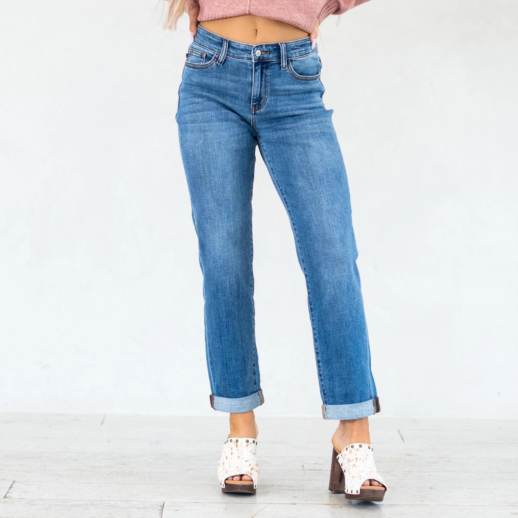 Judy Blue Caden Mid Rise Classic Boyfriend Jeans Regular & Plus Sizes Neutral Outfit Outdoor Adventure Earthy