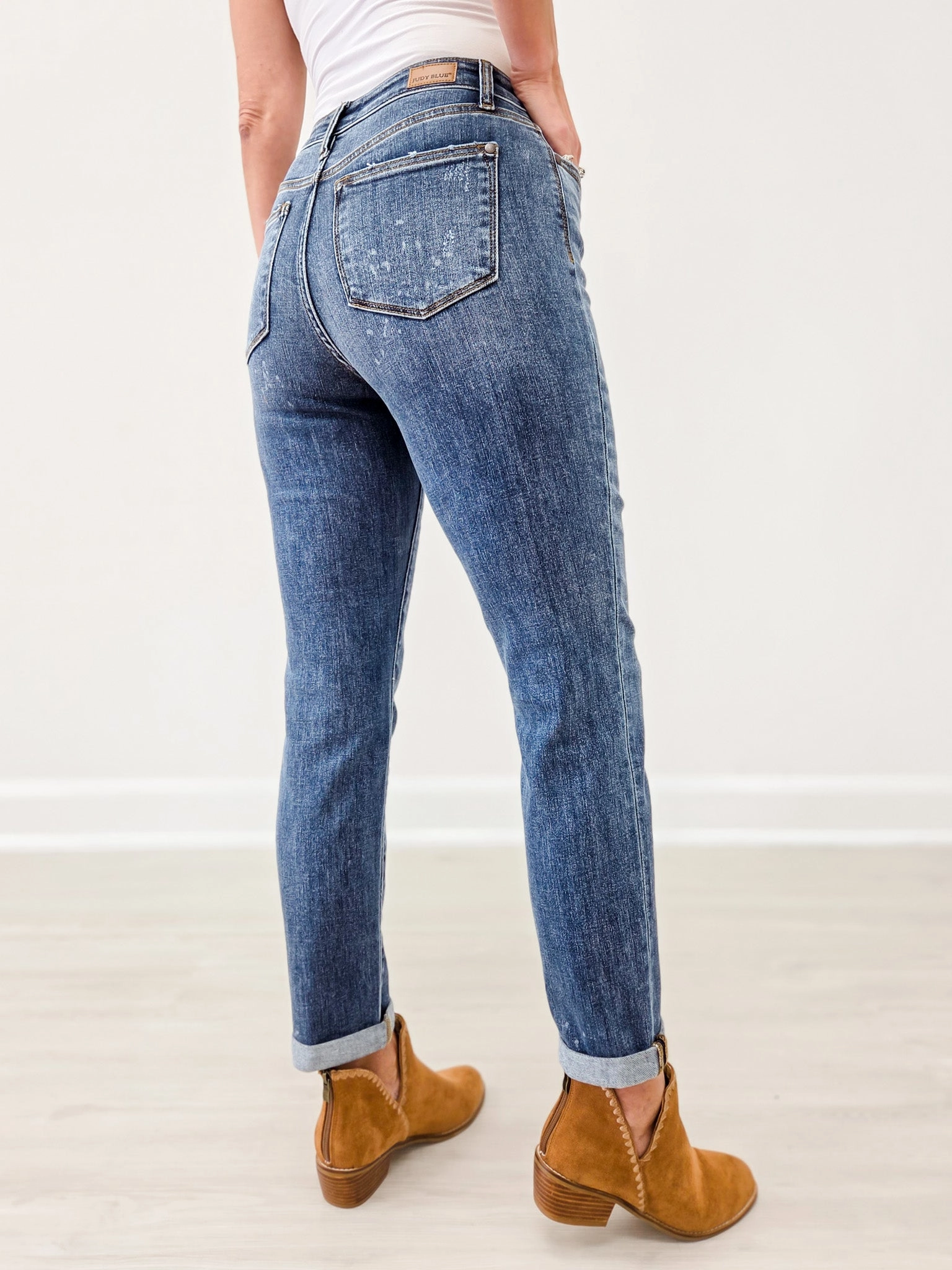 Natural Fit Contemporary Fit Judy Blue LEGEND Hi-Rise Bleach Splash Boyfriend Jeans