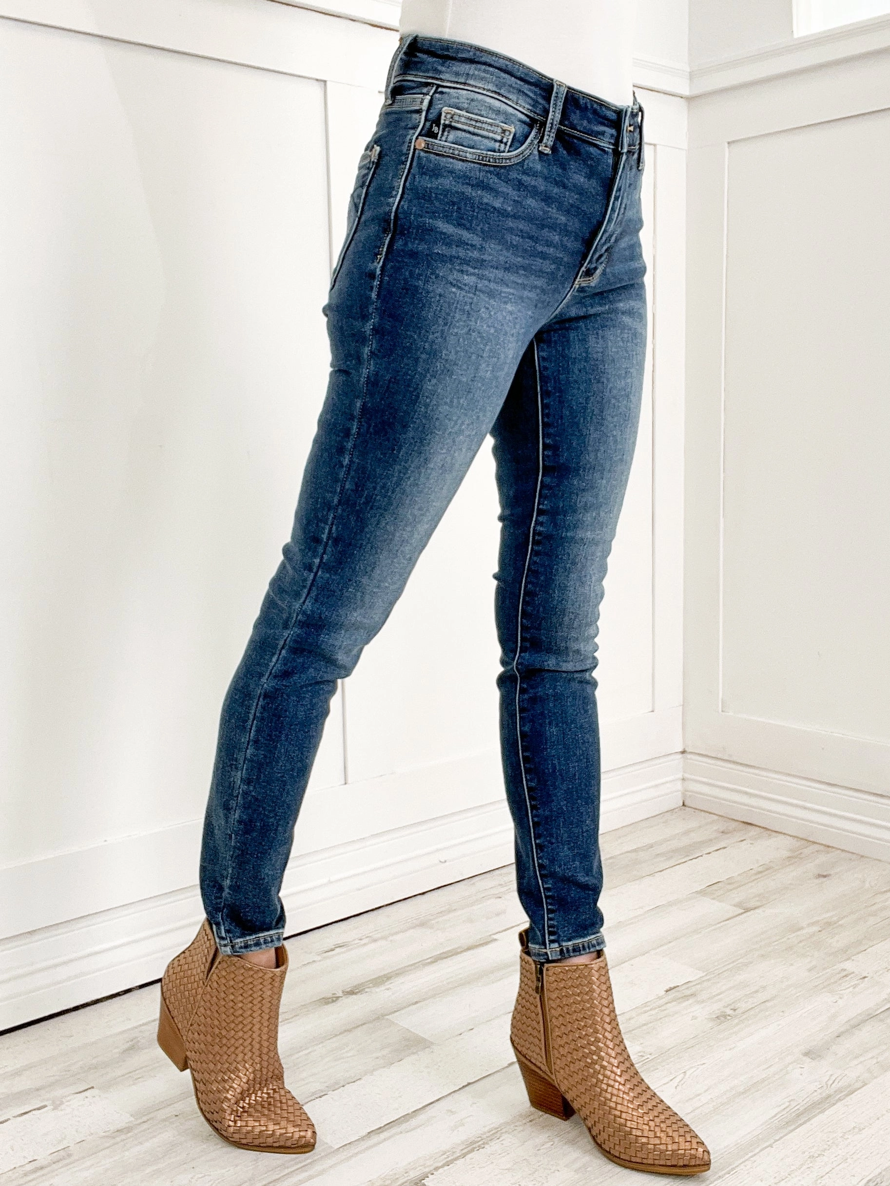 Clean Shape Judy Blue LITTLE MISS SUNSHINE Mid-Rise Thermal Skinny Jeans