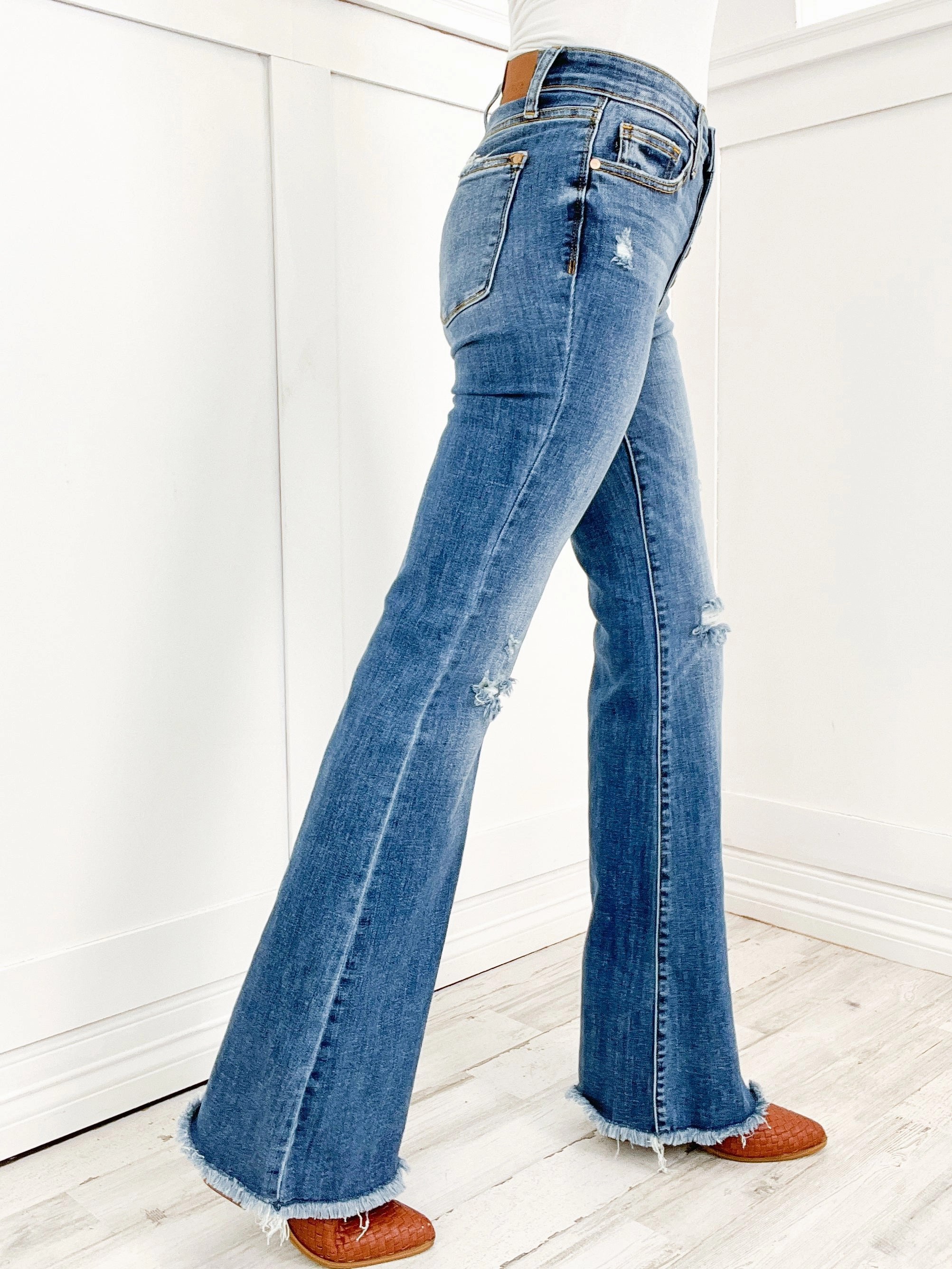 Sophisticated Look Style Simplicity Judy Blue MADE YOU LOOK Mid-Rise Button Fly Flare Jeans with Distressed Frayed Hem
