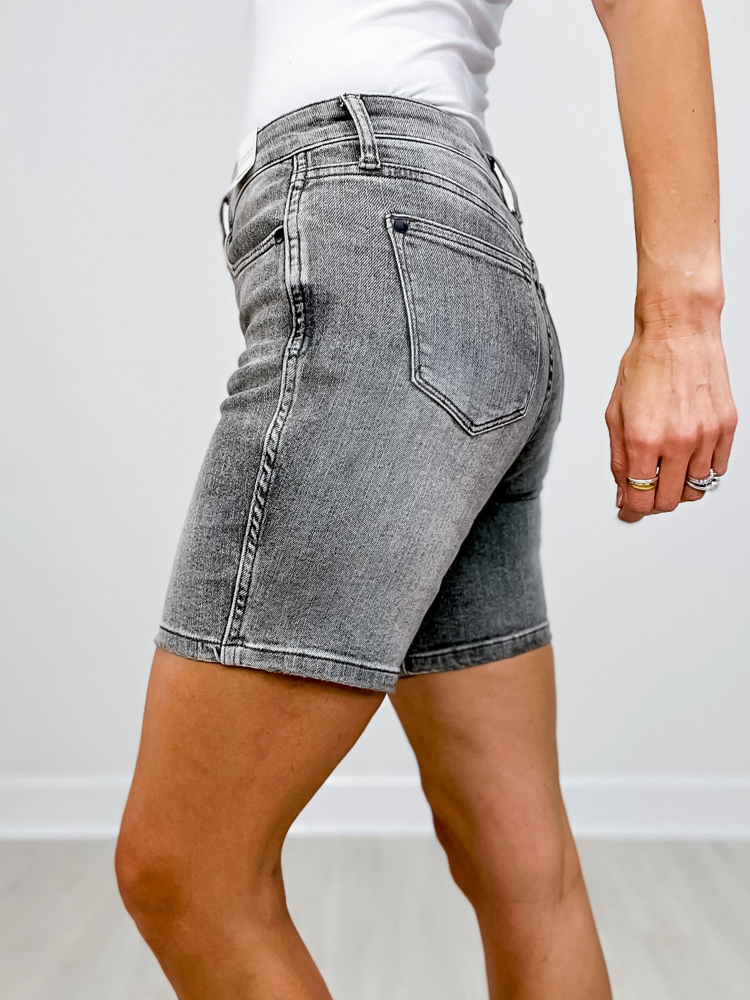All Fit Design Judy Blue SUTTON Mid Rise Contrast Wash Grey Bermuda Denim Shorts