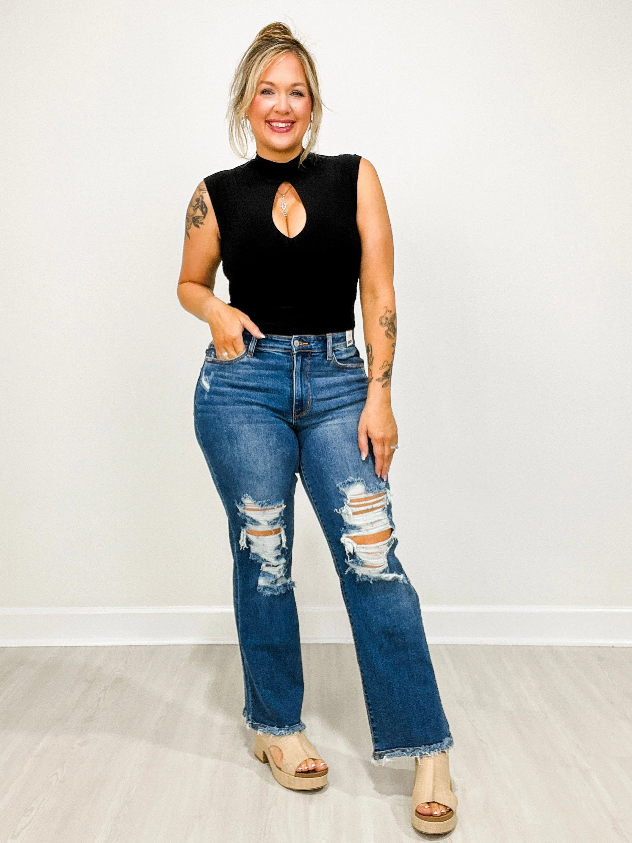 Judy Blue WEEKEND VIBES Mid-Rise Straight Leg Distressed Dad Jean Stretch Unisex Wear Classic Wear Spring Mood Brunch Outfit Formal