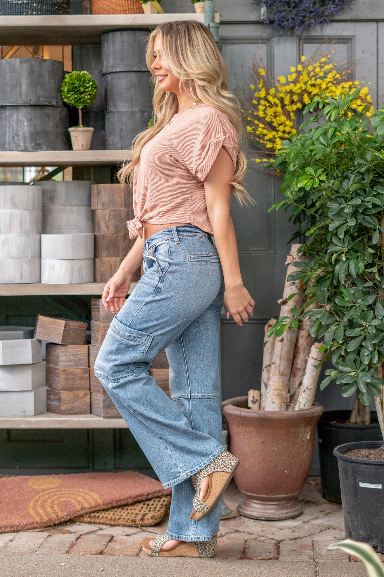 Party Look Sunny Vibes Couple Look Neutral palette KanCan Throwback Low Rise Cargo Jeans Medium Blue Wash