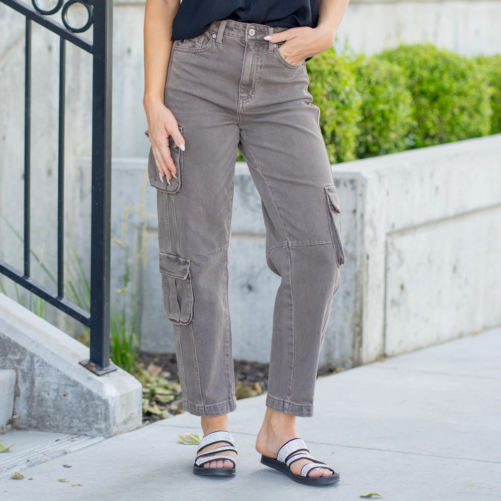 KanCan Vale High Rise Slim Balloon Fit Jeans ?C Mocha Wash, Relaxed Thigh, Five-Pocket Design UltraSoft Lining