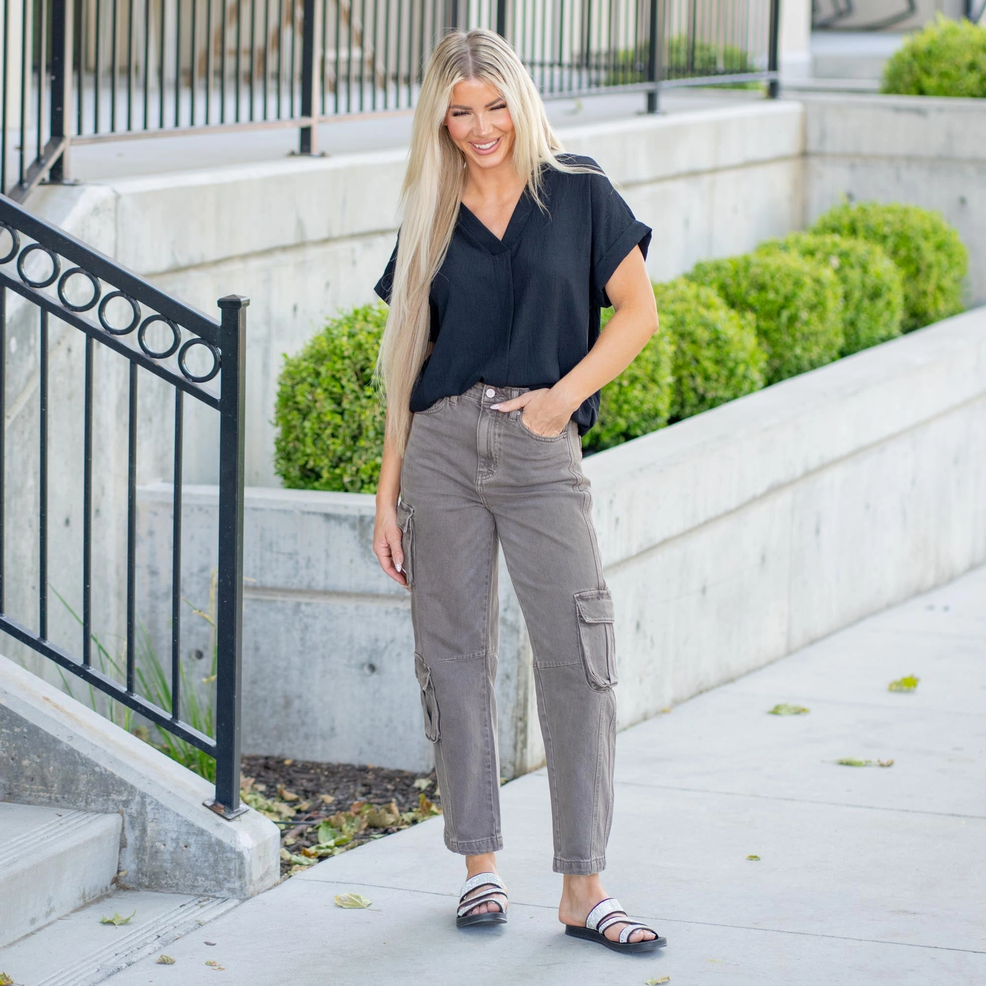 KanCan Vale High Rise Slim Balloon Fit Jeans ?C Mocha Wash, Relaxed Thigh, Five-Pocket Design Iconic Outfit