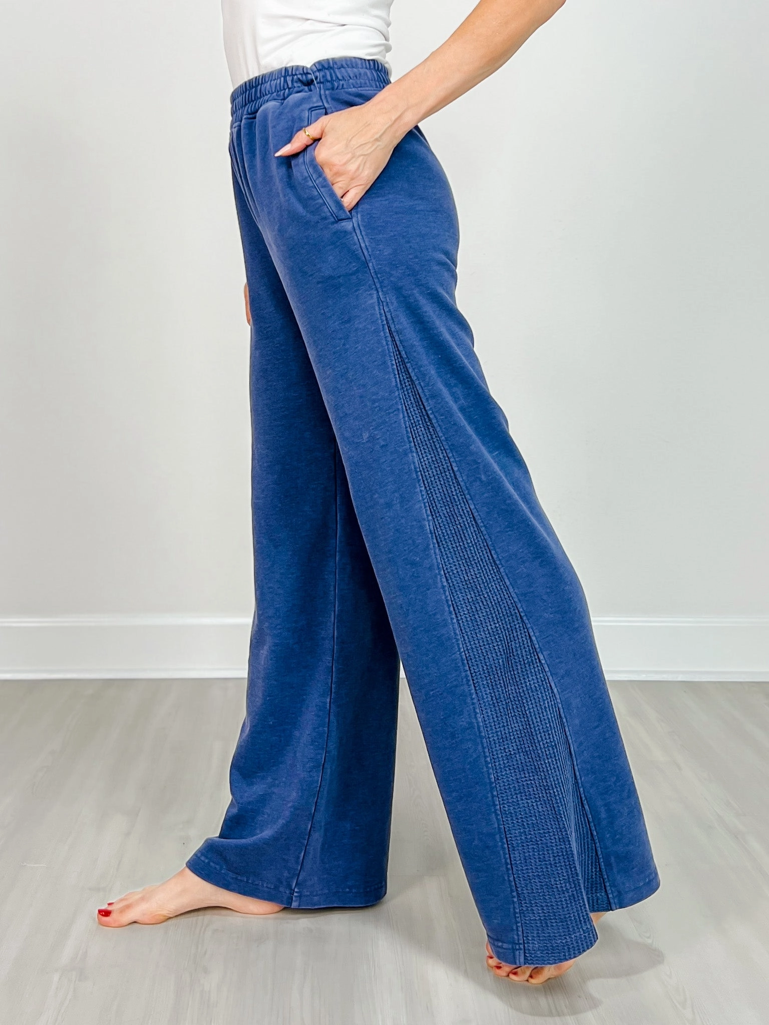 Mineral Washed Wide Leg Pant with Pockets in Navy LightweightConstruction