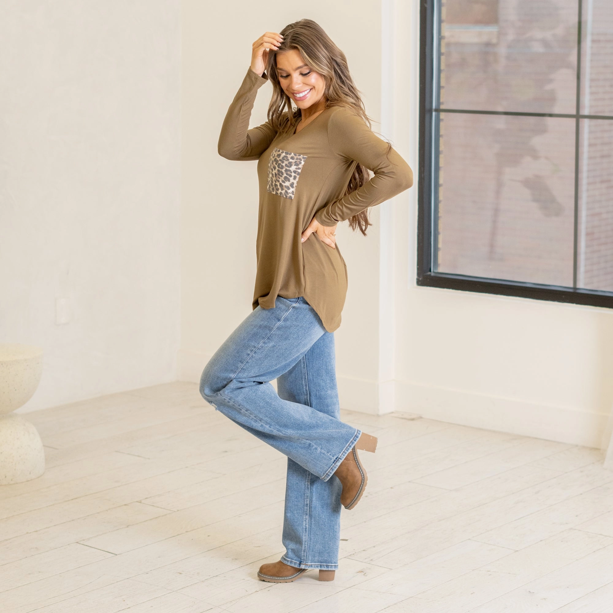 Easy Style Wear Comfort Flex Long sleeve v-neck leopard pocket top