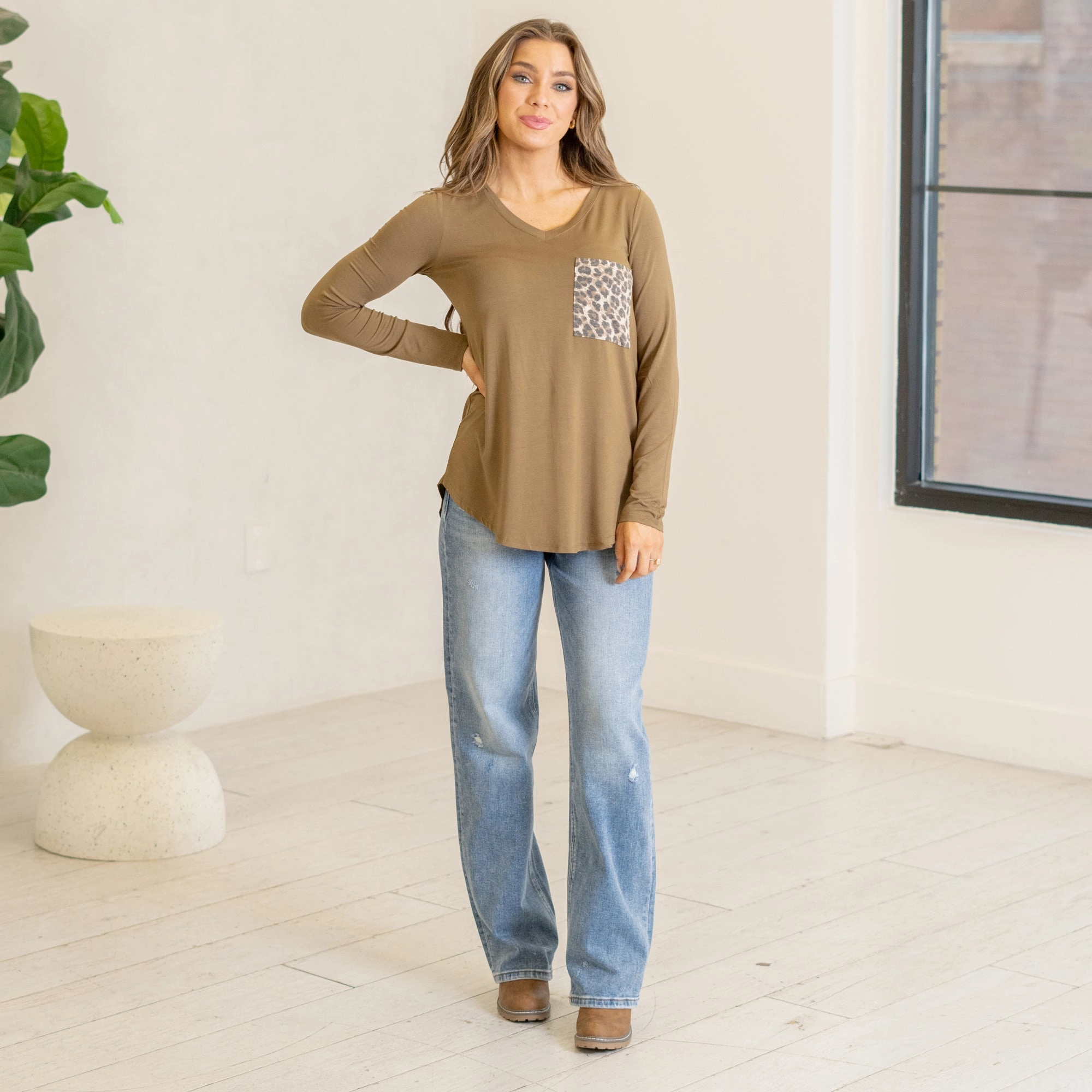 Long sleeve v-neck leopard pocket top Thermal Regulating Layer Breathable knit