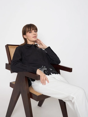 Madame Floral Lace Scalloped Hem Black Shirt Roomy Cut