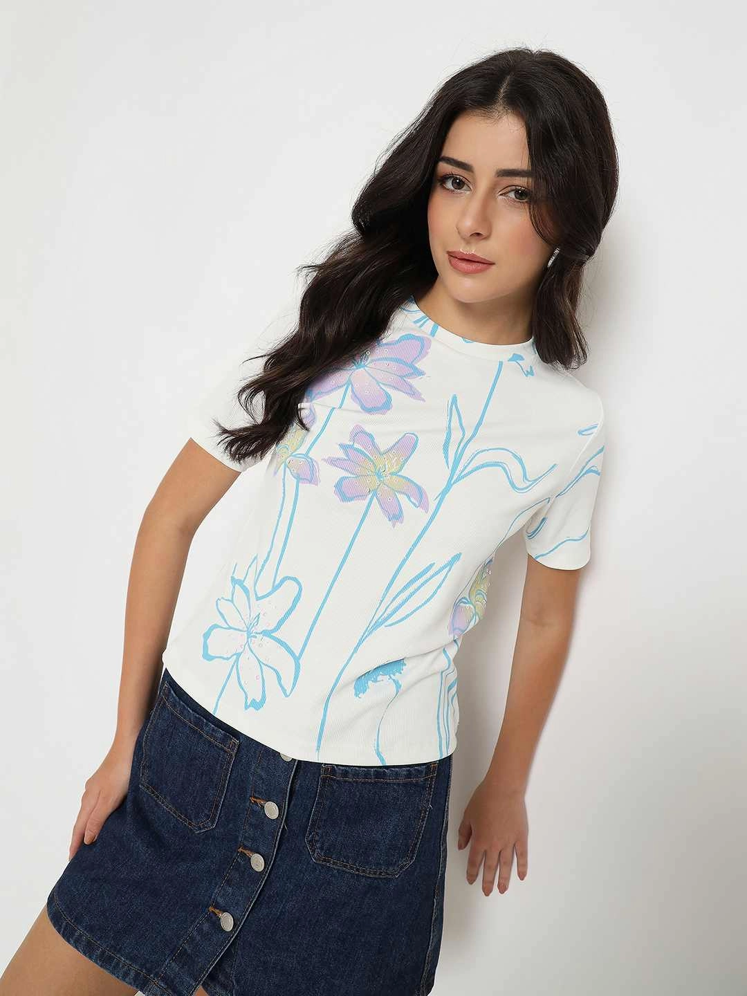 Comfort Cushion Neckline SeamlessKnitConstruction Madame Floral Print Sequin Detailed White T-Shirt