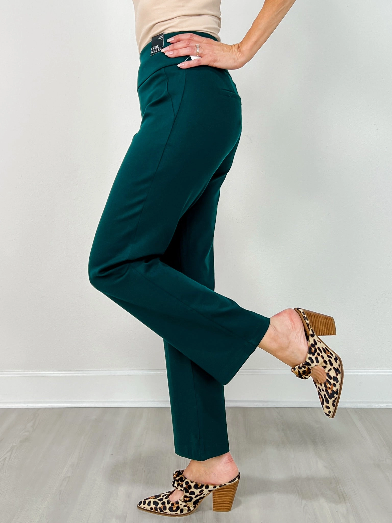 Thermal Regulating Fabric Magic Slim Straight Pants in HUNTER GREEN