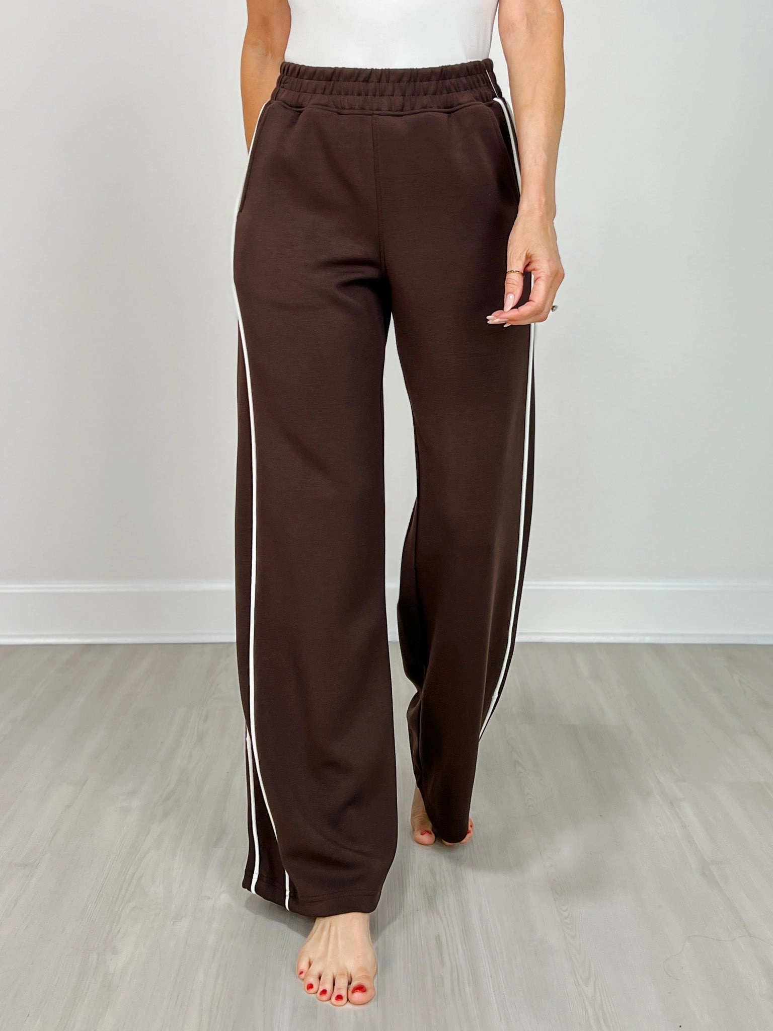 Linen blend Ultra Soft Modal Scuba Stripe Piping Straight Pant in Espresso Cream