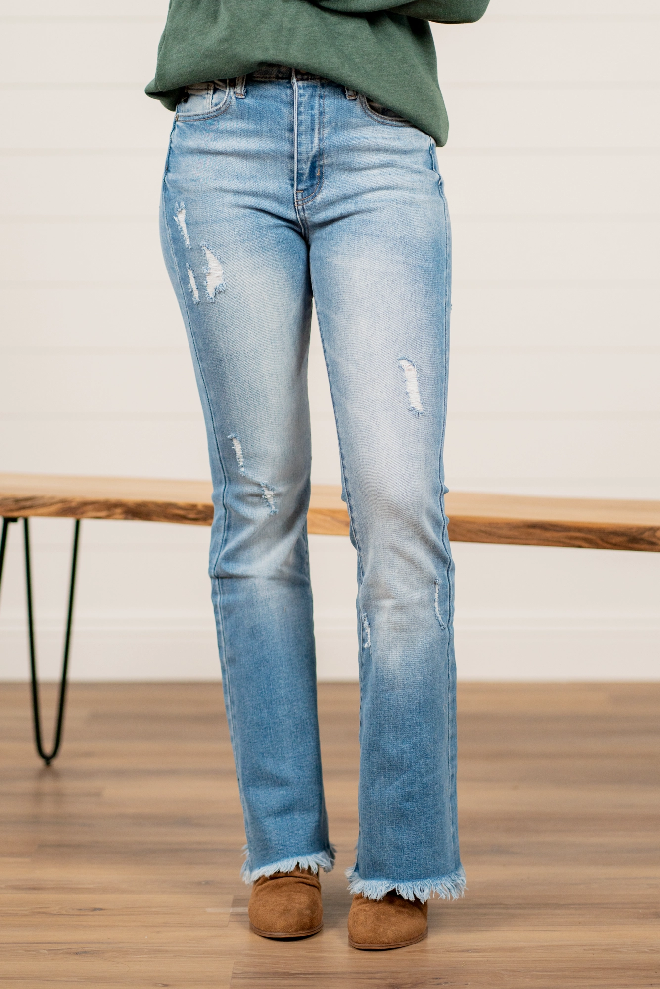 Articulated Knee Shape Fallon High Rise Fray Hem Flare