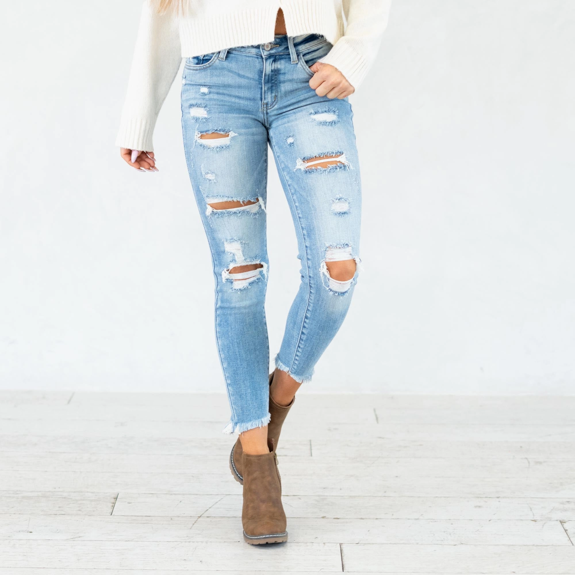 Soft Date Night Street Fashion KanCan Janine Mid Rise Cropped Skinny Jeans Light Blue Wash