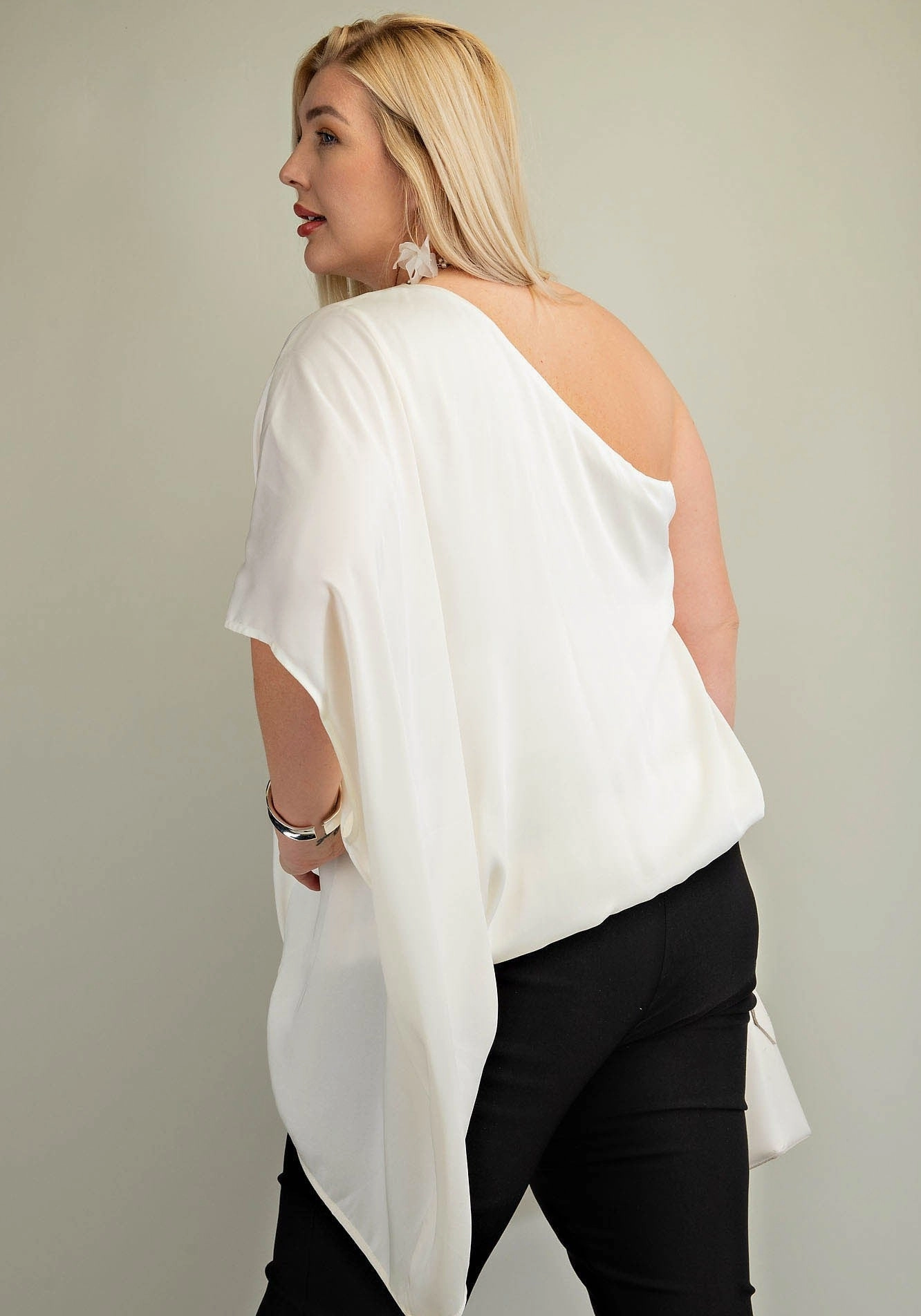 Plus One Shoulder Unbalanced Top* RibbedNeckline FeatherlightConstruction