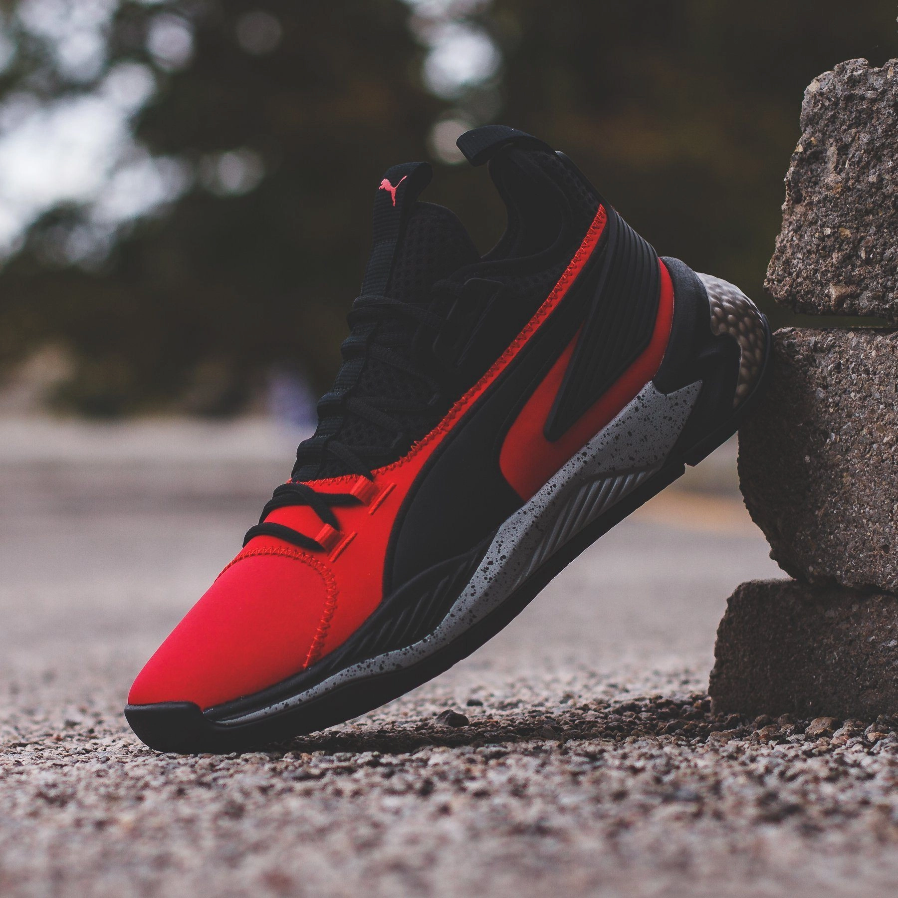 Hyper Responsive Midsole Sneakers Modern Design Puma Basketball Uproar Hybrid Court High Risk Red Black Men 192775-08