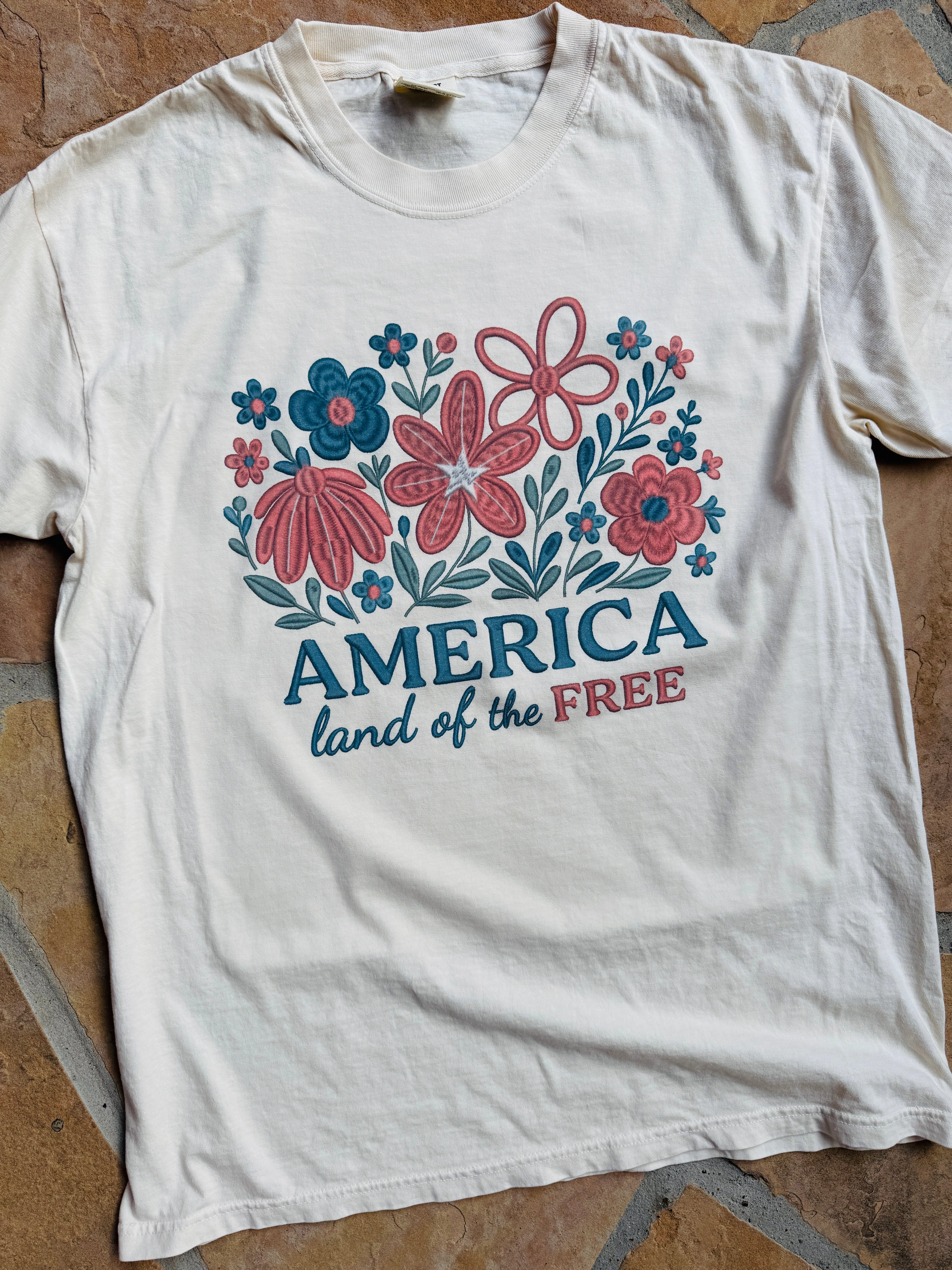 BreathableMesh Embroidery Look "America Land of the Free" Flowers Graphic Tee