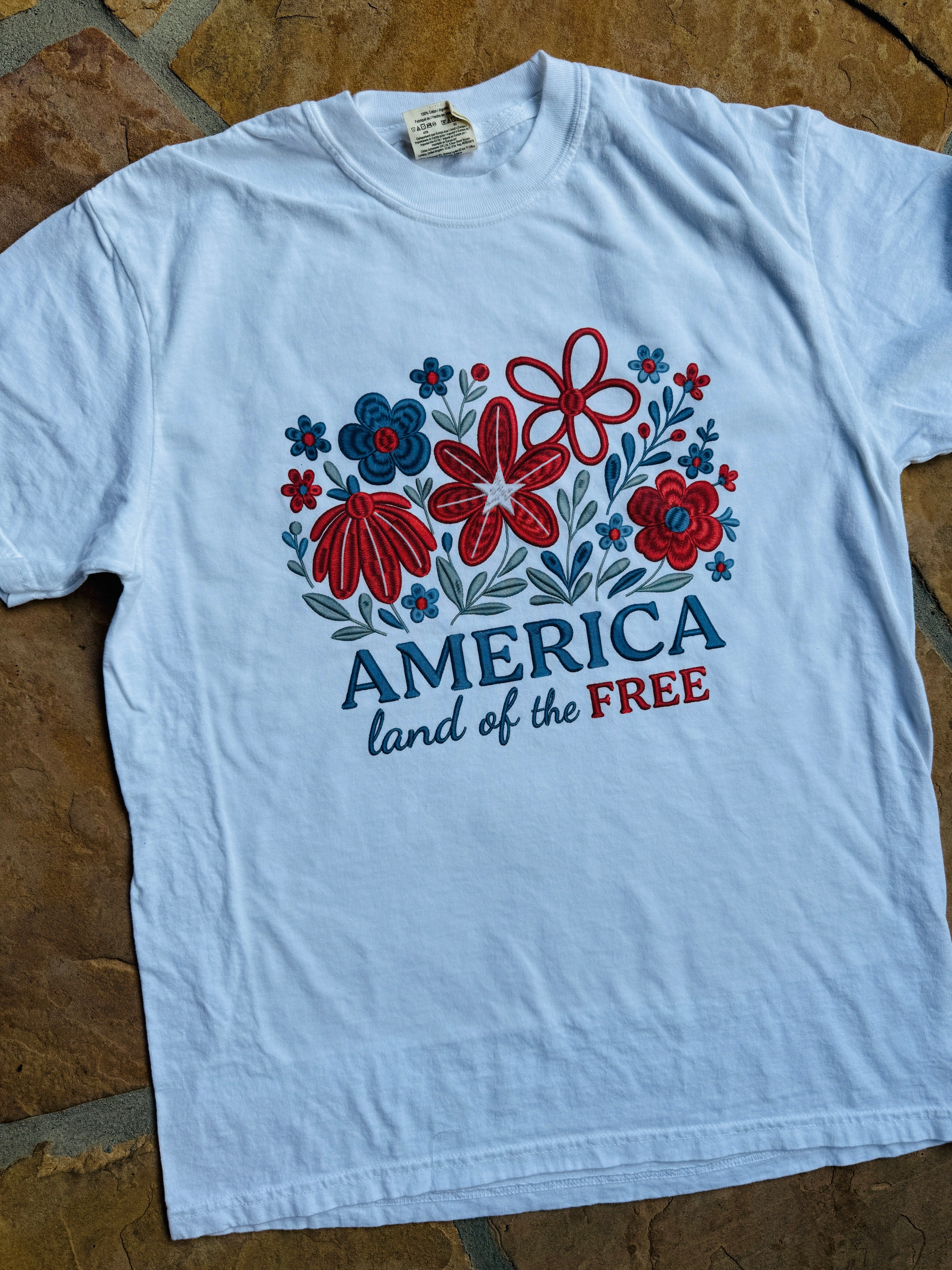 Embroidery Look "America Land of the Free" Flowers Graphic Tee DoubleStitched Hemming Layered Ventilation Zones