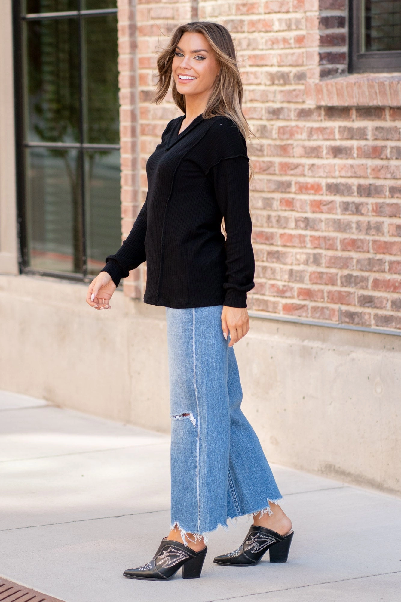 slim fit Athletic and Cool Ribbed V-Neck Exposed Seam Top Regular & Plus Sizes