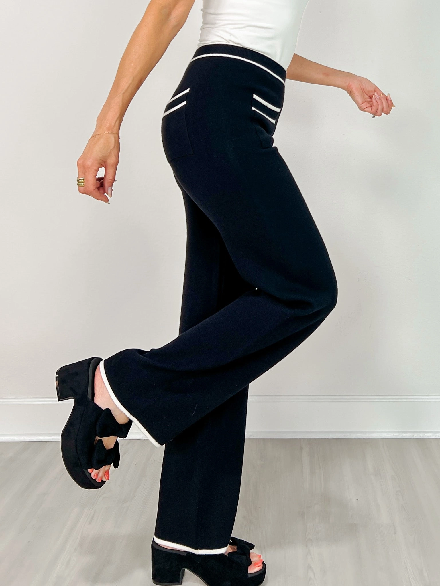 Soft and Stretchy Contrast Piping High Waisted Elastic Waist Band Pants